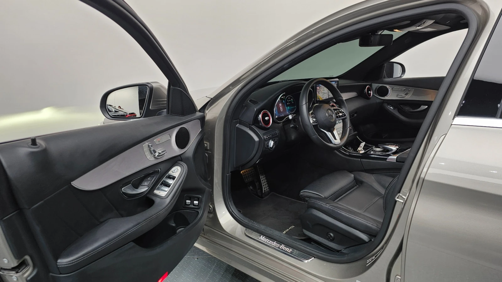 Mercedes-Benz C 200 AMG Line 4MATIC Plug-in Hybrid, снимка 8 - Автомобили и джипове - 56073686