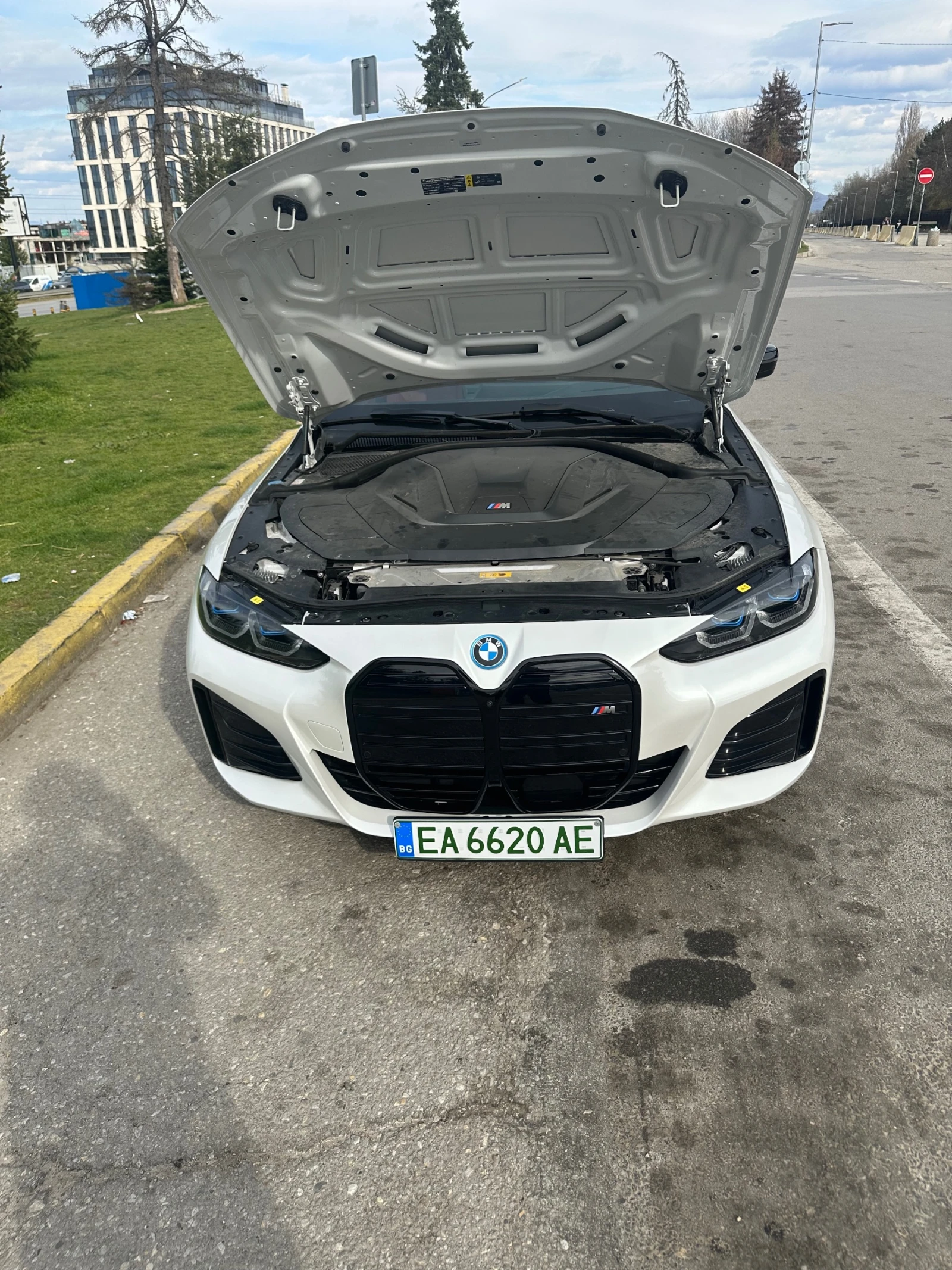 BMW i4 M50 Xdrive, снимка 16 - Автомобили и джипове - 56159179