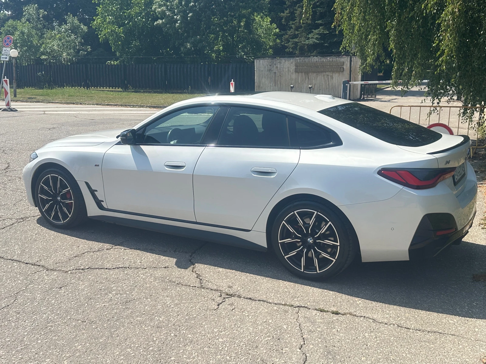 BMW i4 M50 Xdrive, снимка 4 - Автомобили и джипове - 56159179