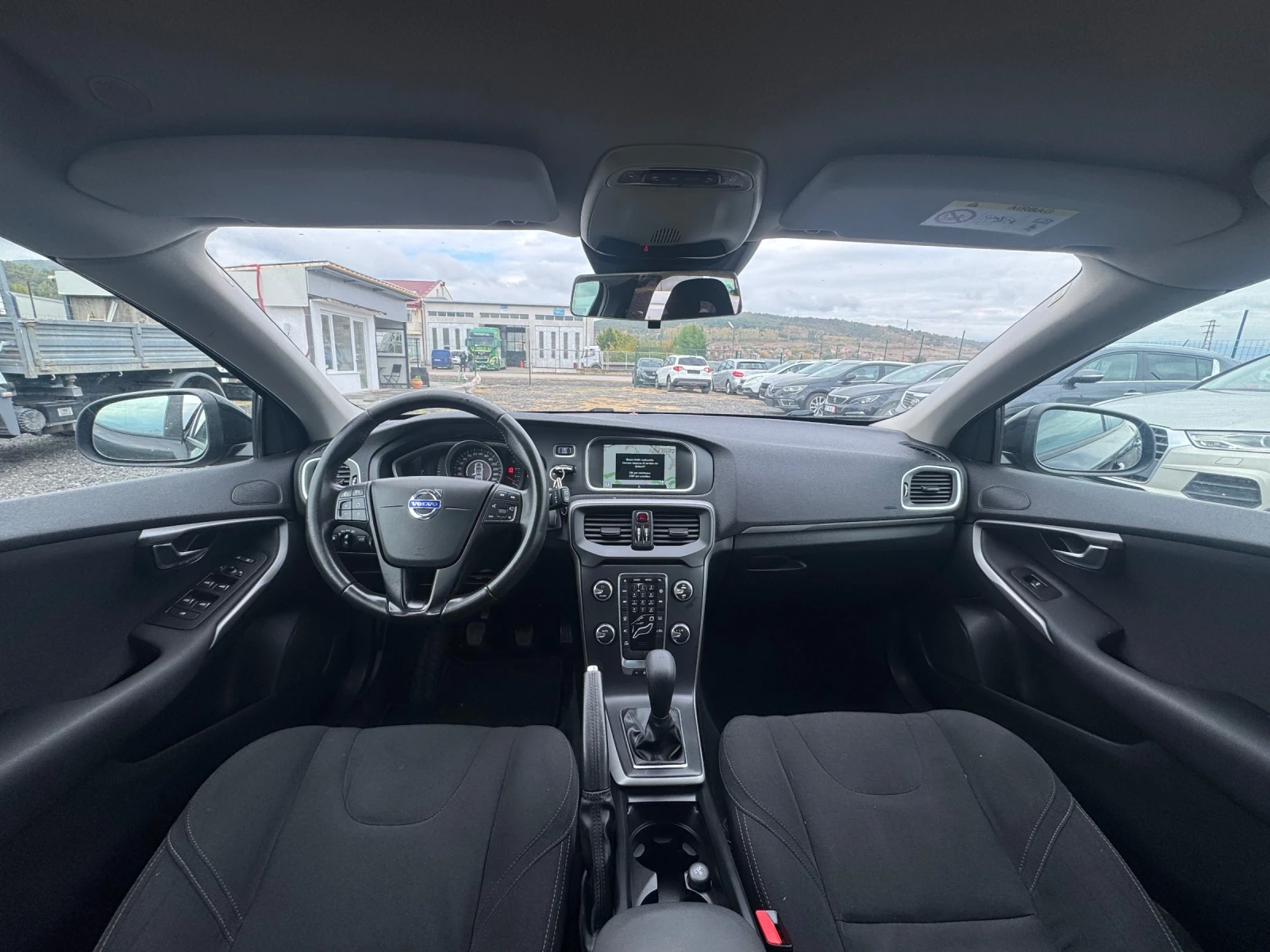 Volvo V40 2.0D , снимка 11 - Автомобили и джипове - 56460470