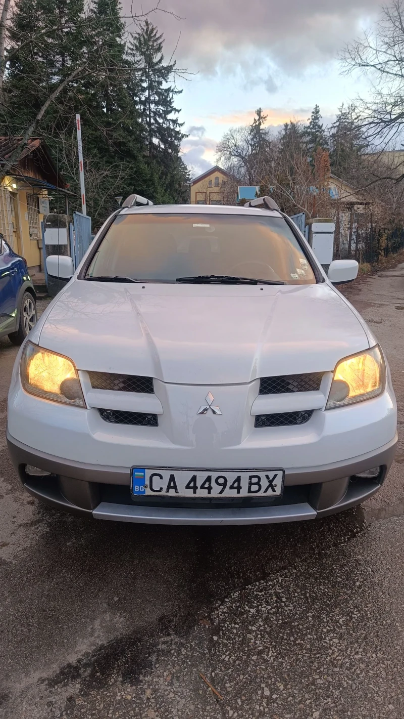 Mitsubishi Outlander 2.4i Газ, снимка 2 - Автомобили и джипове - 48434261