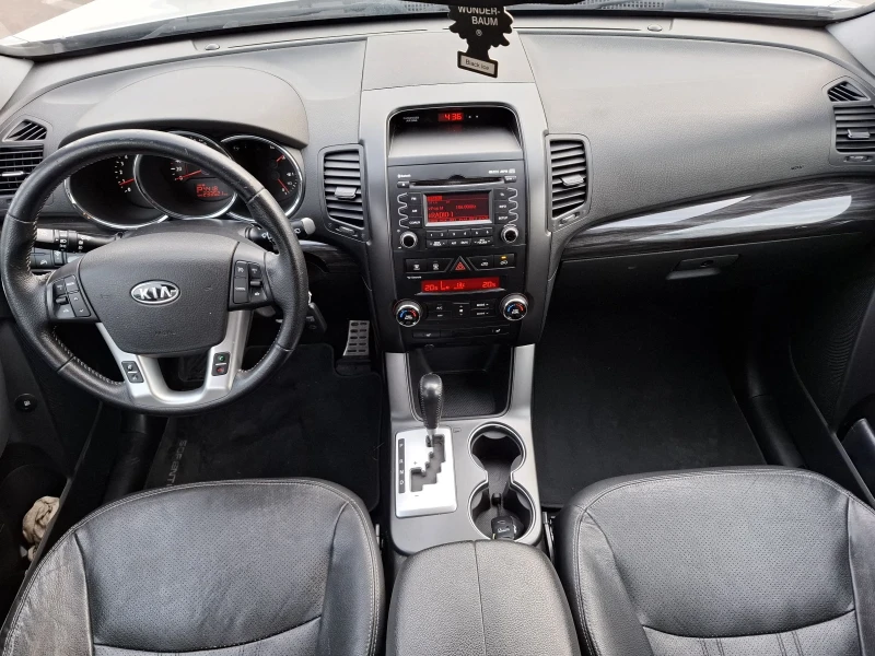 Kia Sorento 2.2 7 места , снимка 10 - Автомобили и джипове - 49600302