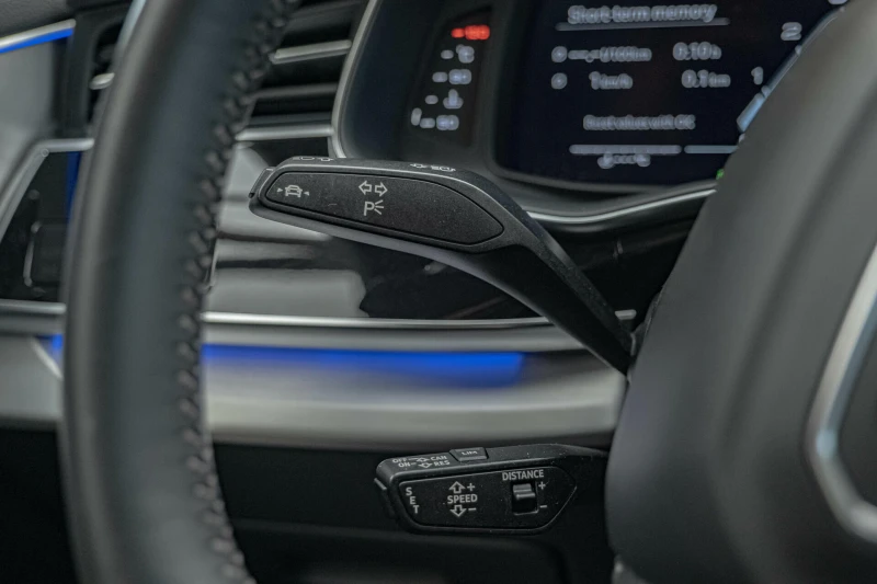 Audi SQ7 4.0TDI/Laser/Bose/Обдухване/Панорама/Вакум/Камера , снимка 11 - Автомобили и джипове - 51914134