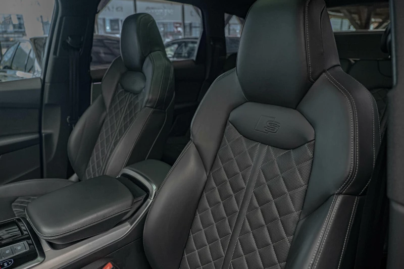 Audi SQ7 4.0TDI/Laser/Bose/Обдухване/Панорама/Вакум/Камера , снимка 14 - Автомобили и джипове - 51914134