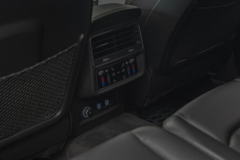 Audi SQ7 4.0TDI/Laser/Bose/Обдухване/Панорама/Вакум/Камера , снимка 15 - Автомобили и джипове - 51914134