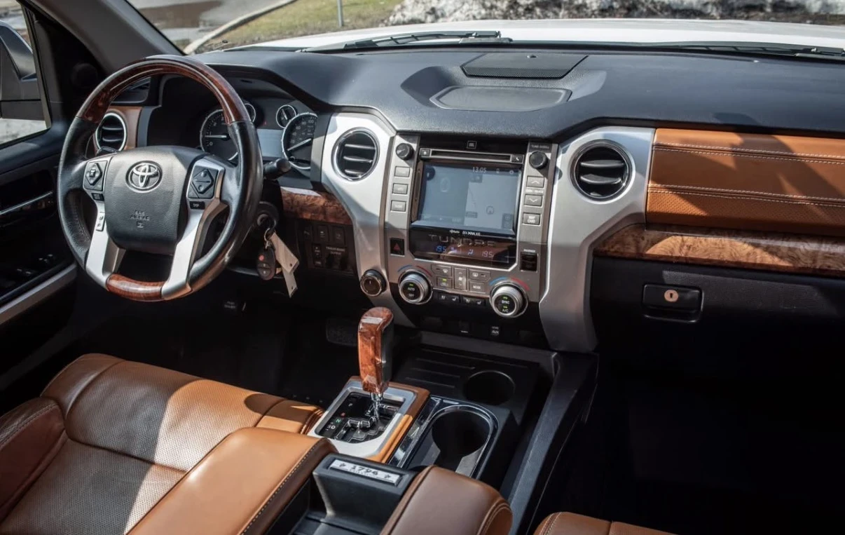 Toyota Tundra Platinum 1794 Edition * 5.7 V8 * Един Собственик *, снимка 11 - Автомобили и джипове - 53861584