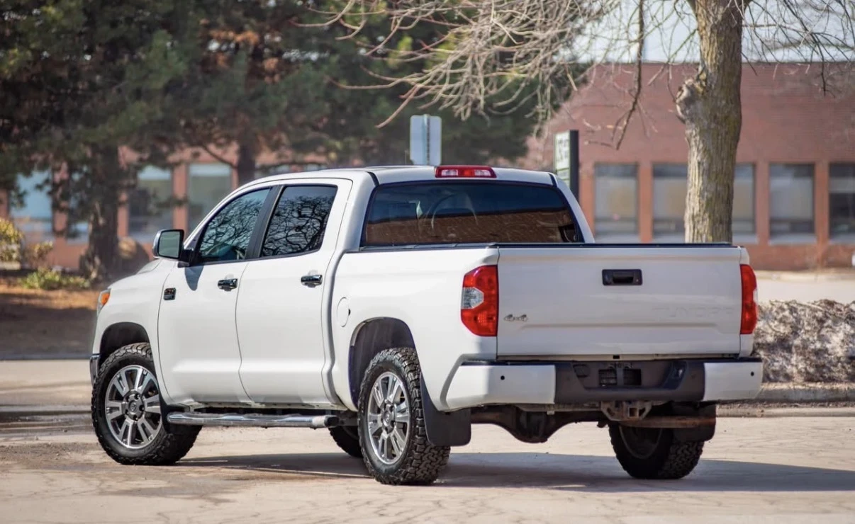 Toyota Tundra Platinum 1794 Edition * 5.7 V8 * Един Собственик *, снимка 3 - Автомобили и джипове - 53861584