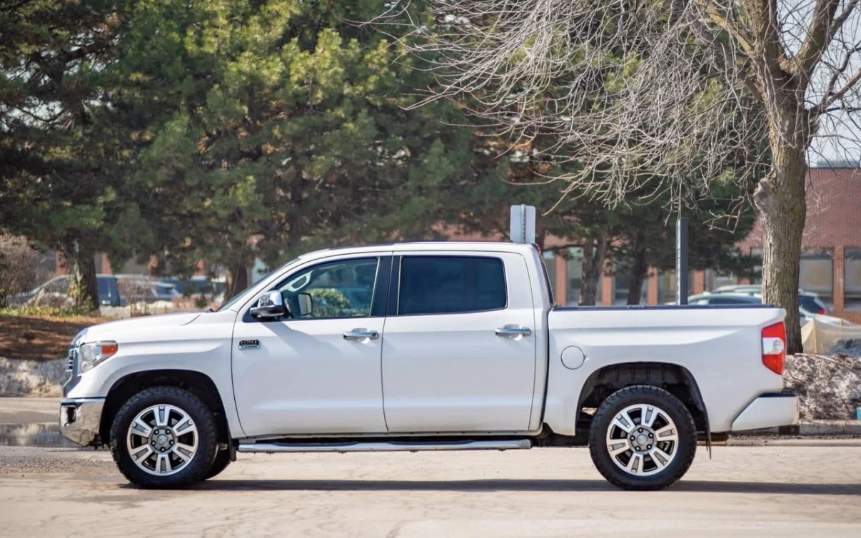 Toyota Tundra Platinum 1794 Edition * 5.7 V8 * Един Собственик *, снимка 2 - Автомобили и джипове - 53861584