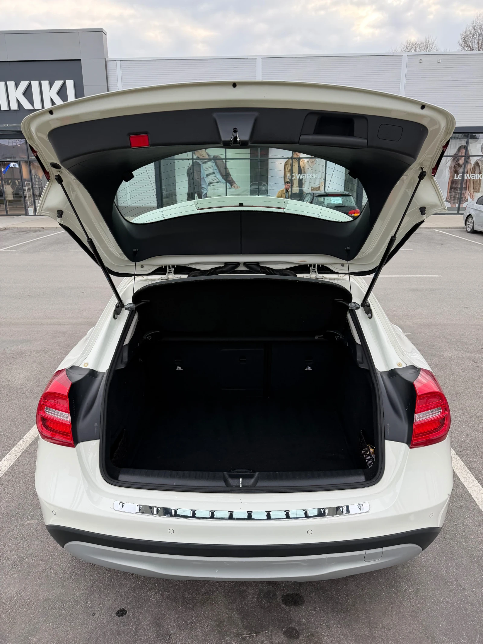 Mercedes-Benz GLA 200 Mercedes GLA 200 , снимка 8 - Автомобили и джипове - 53935833