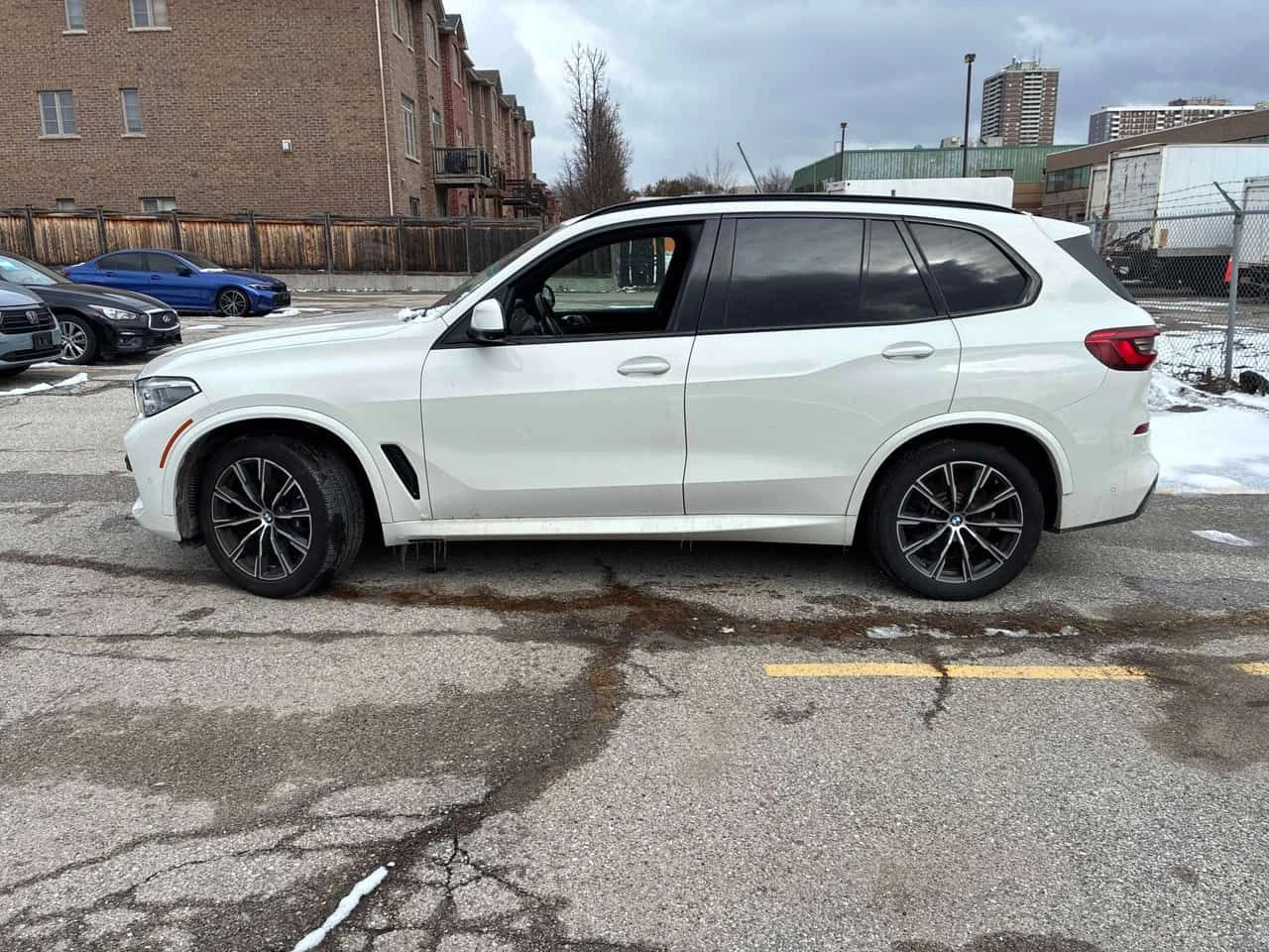 BMW X5 * xDrive40i * CARFAX * M PACK * LASER * ВЪЗДУШНО , снимка 2 - Автомобили и джипове - 54011184