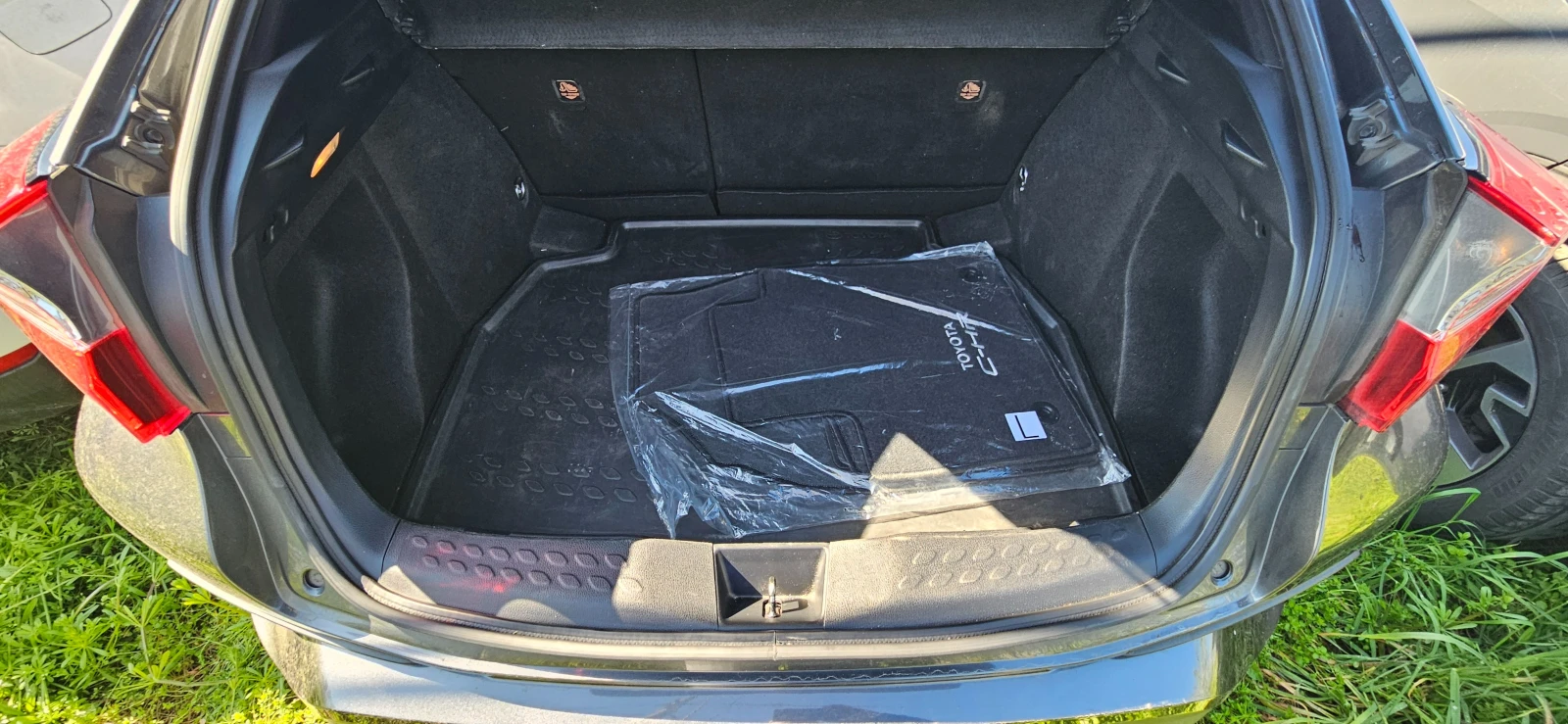 Toyota C-HR 1.8 Hybrid E-CVT Trend EURO 6D, снимка 13 - Автомобили и джипове - 54421082