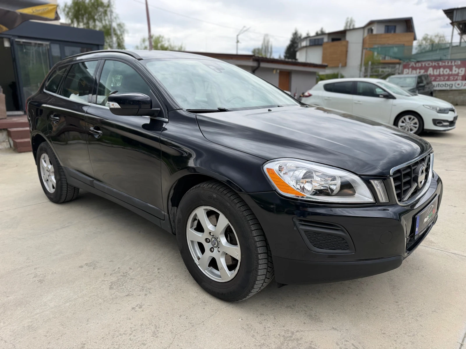 Volvo XC60 D5-AWD/4x4/Navi/Koja/Podgrev/ServizniDok., снимка 3 - Автомобили и джипове - 54453791