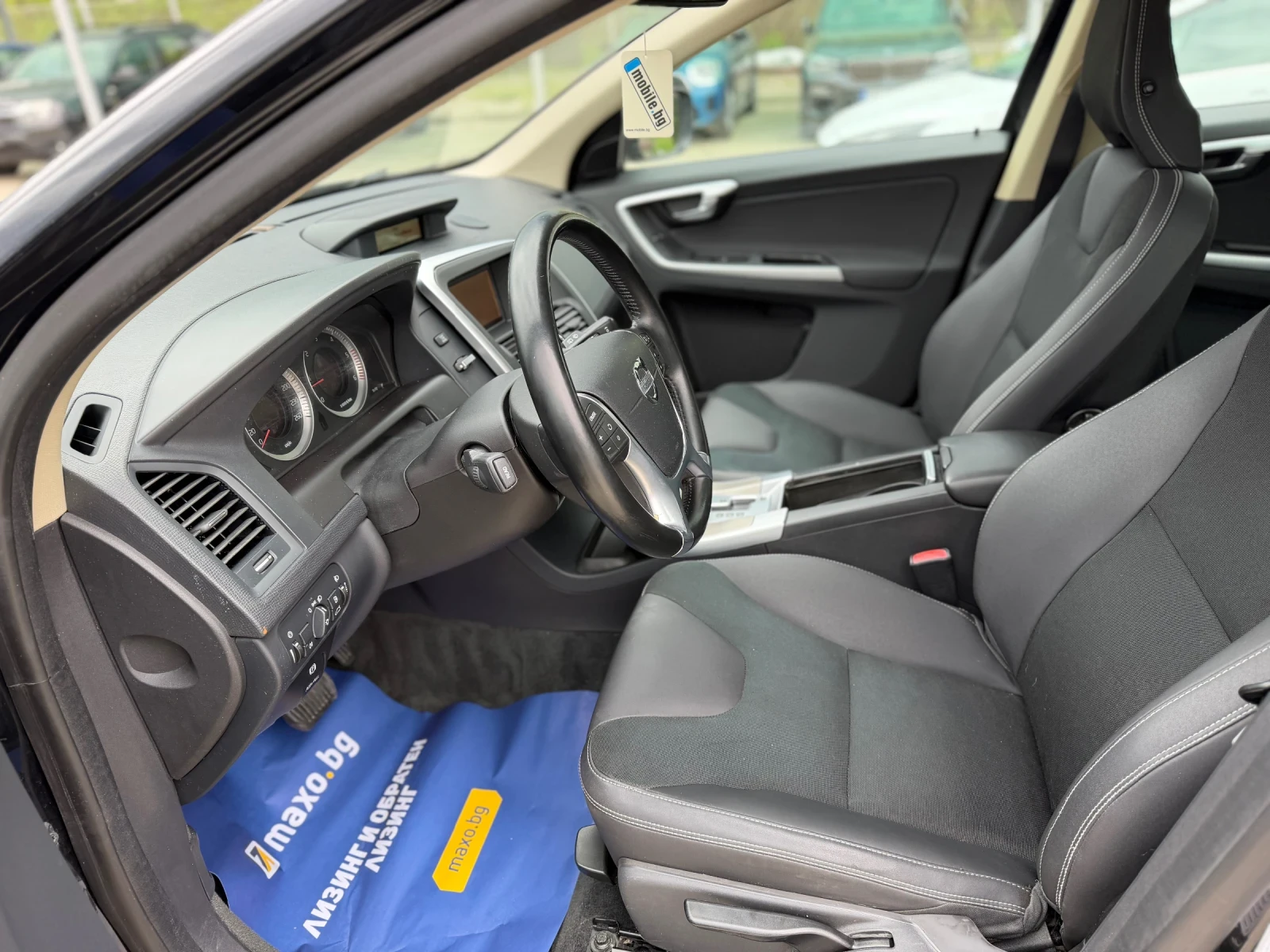 Volvo XC60 D5-AWD/4x4/Navi/Koja/Podgrev/ServizniDok., снимка 11 - Автомобили и джипове - 54453791