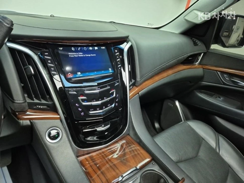 Cadillac Escalade, снимка 10 - Автомобили и джипове - 54544361