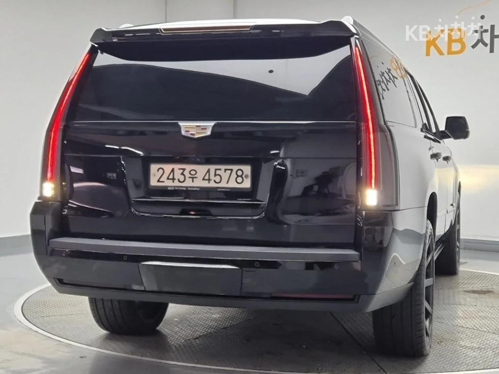 Cadillac Escalade, снимка 3 - Автомобили и джипове - 54544361