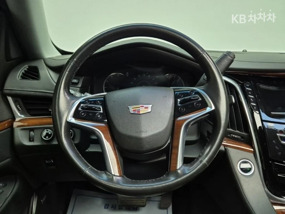 Cadillac Escalade, снимка 9 - Автомобили и джипове - 54544361