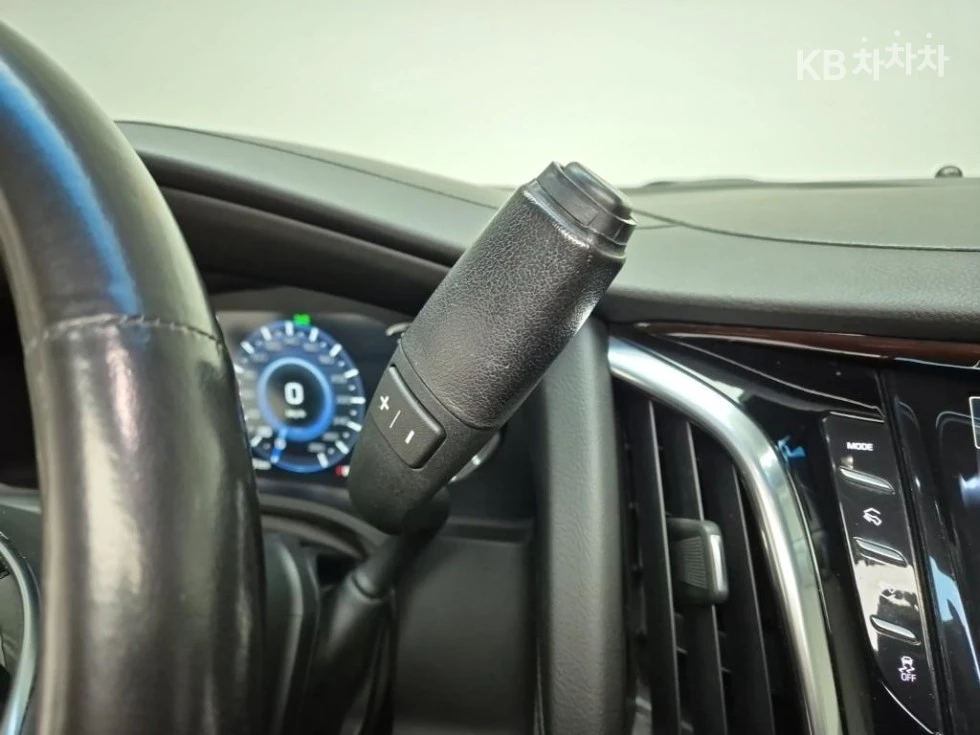 Cadillac Escalade, снимка 8 - Автомобили и джипове - 54544361