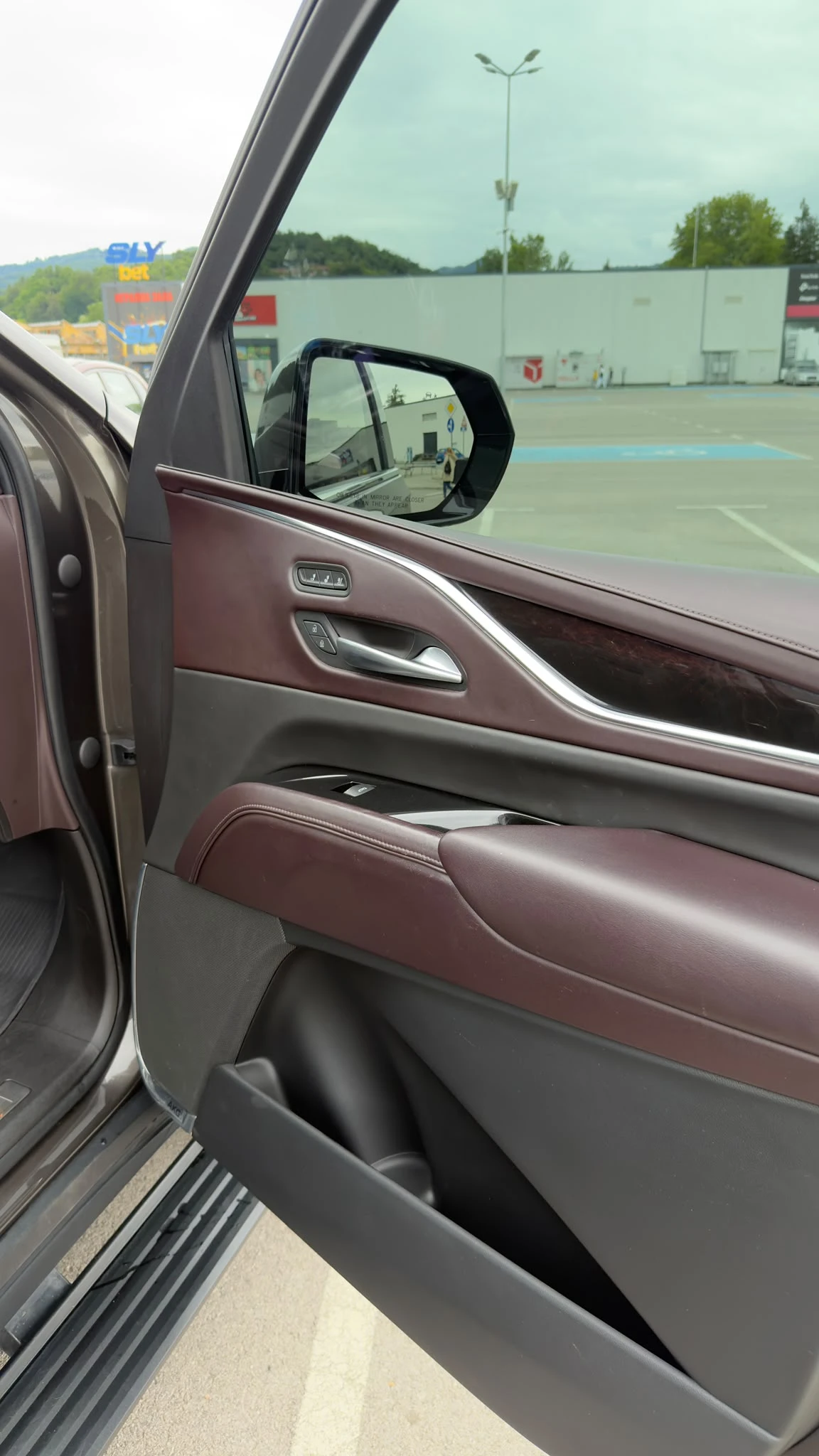 Cadillac Escalade, снимка 6 - Автомобили и джипове - 54914185