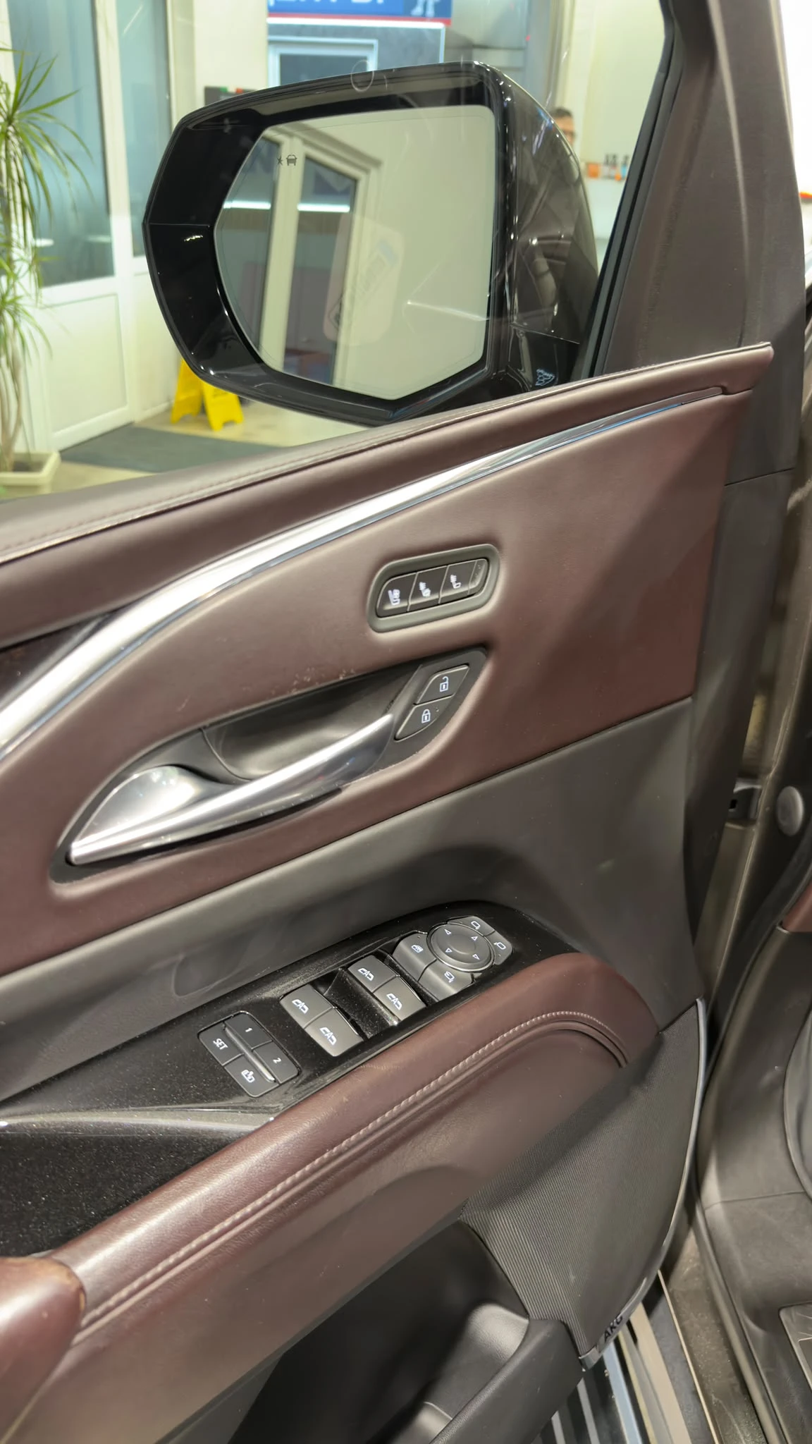 Cadillac Escalade, снимка 7 - Автомобили и джипове - 54914185