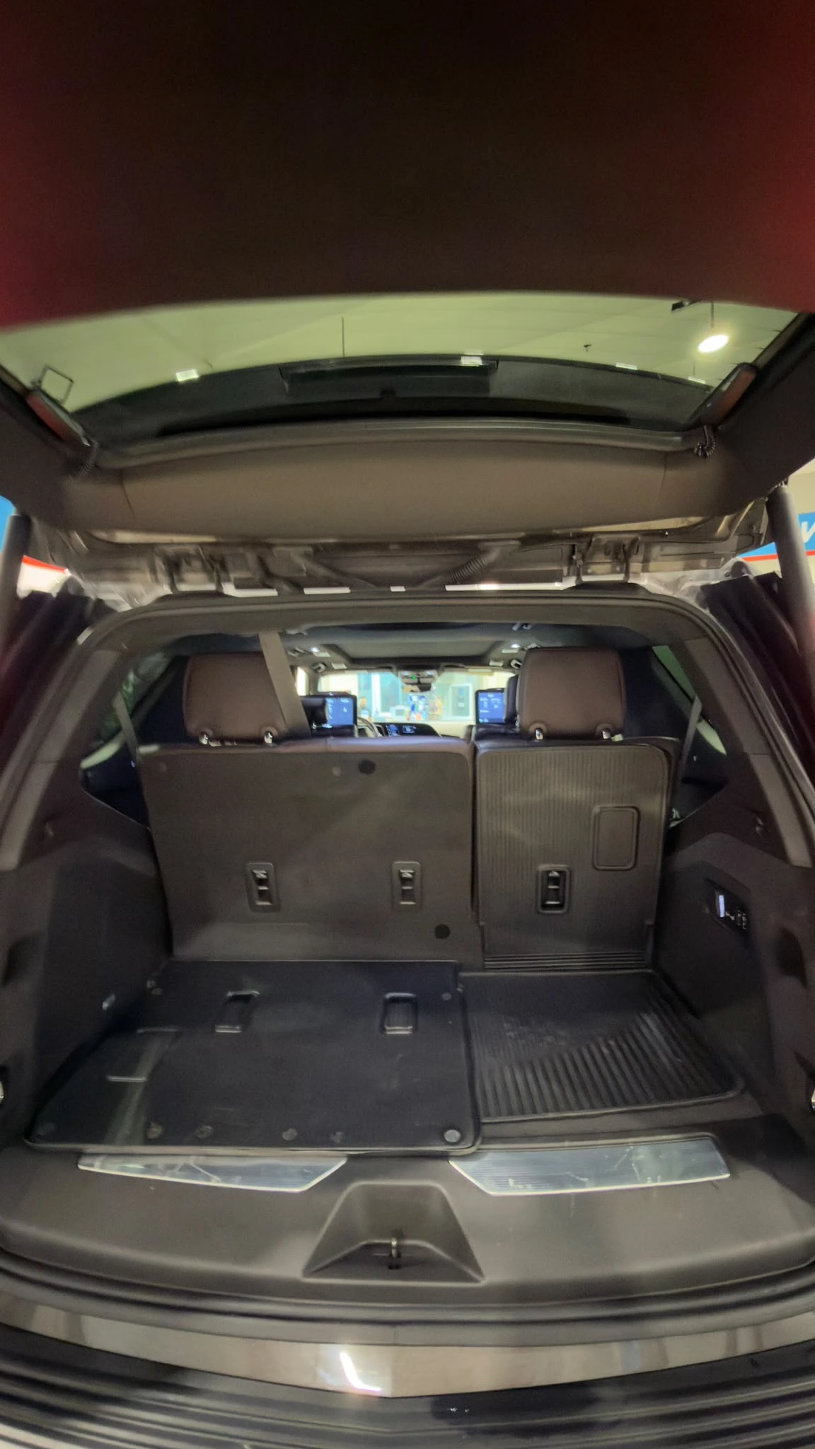 Cadillac Escalade, снимка 9 - Автомобили и джипове - 54914185