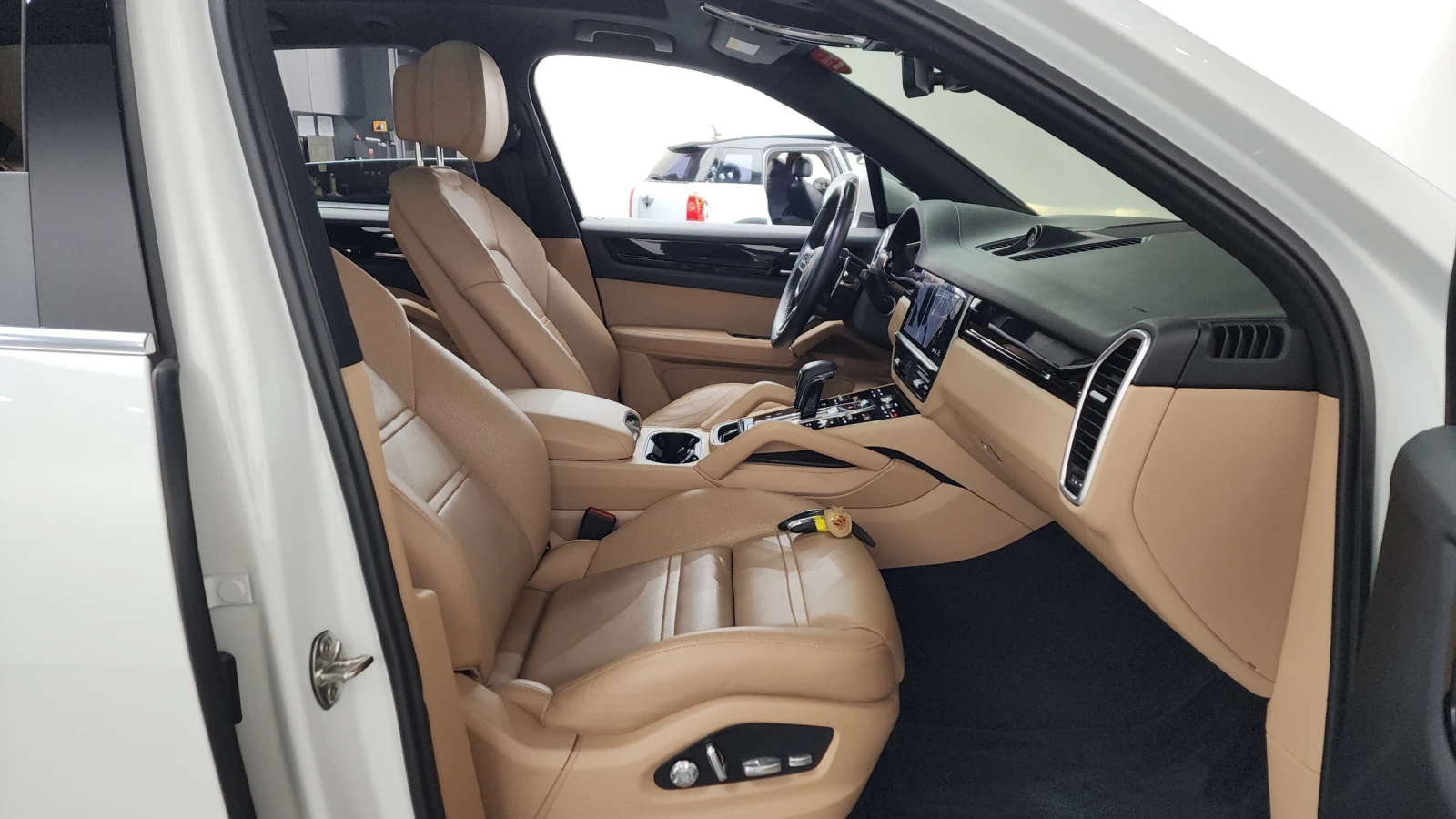 Porsche Cayenne ЕЛ. БАГАЖНИК* ПОДГРЕВ ВОЛАН* ЛЮК* КРАЙНА ЦЕНА, снимка 11 - Автомобили и джипове - 55336526