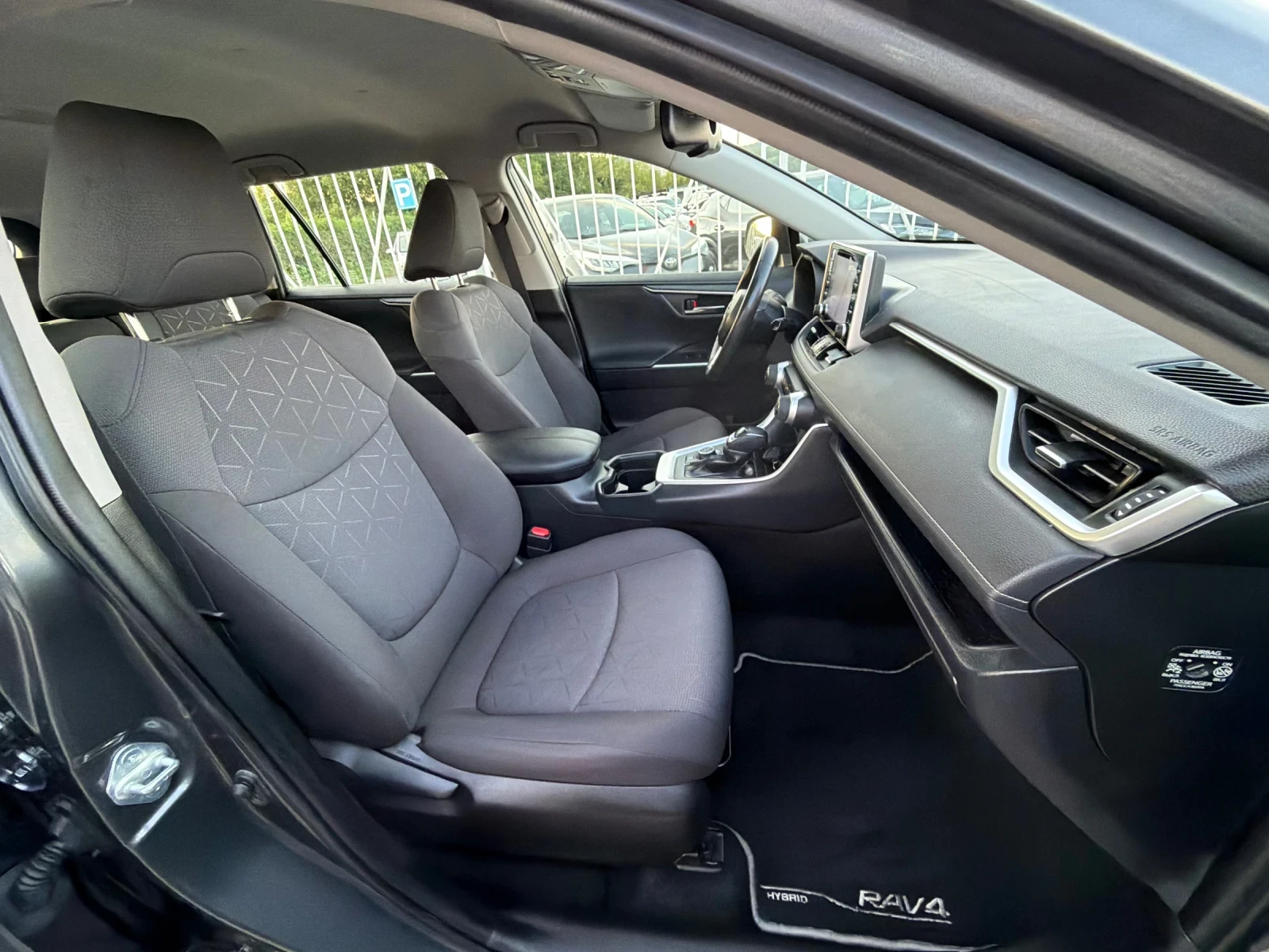 Toyota Rav4 2.5 HYBRID / 4X4 / 86 000 км / YOUTUBE / WAZE , снимка 14 - Автомобили и джипове - 55954916