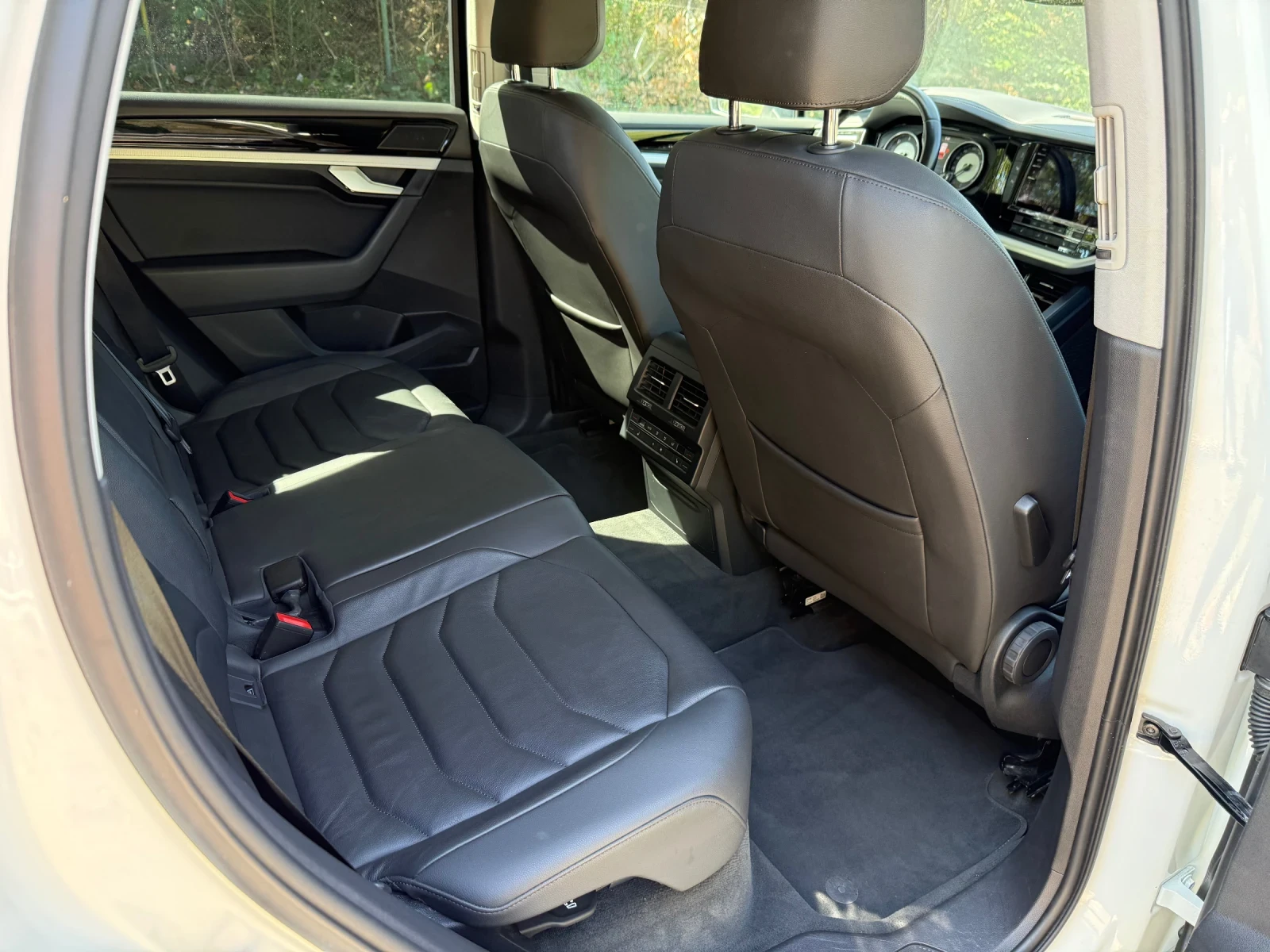 VW Touareg 3.0 TDI, снимка 12 - Автомобили и джипове - 56136882