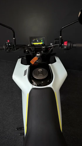Husqvarna Vitpilen 401  2025 г., 900км TFT LED A2, снимка 6