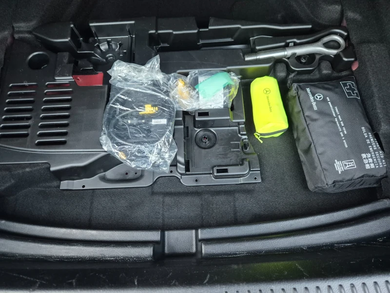 Mercedes-Benz A 180 AMG/21г, снимка 8 - Автомобили и джипове - 51815425