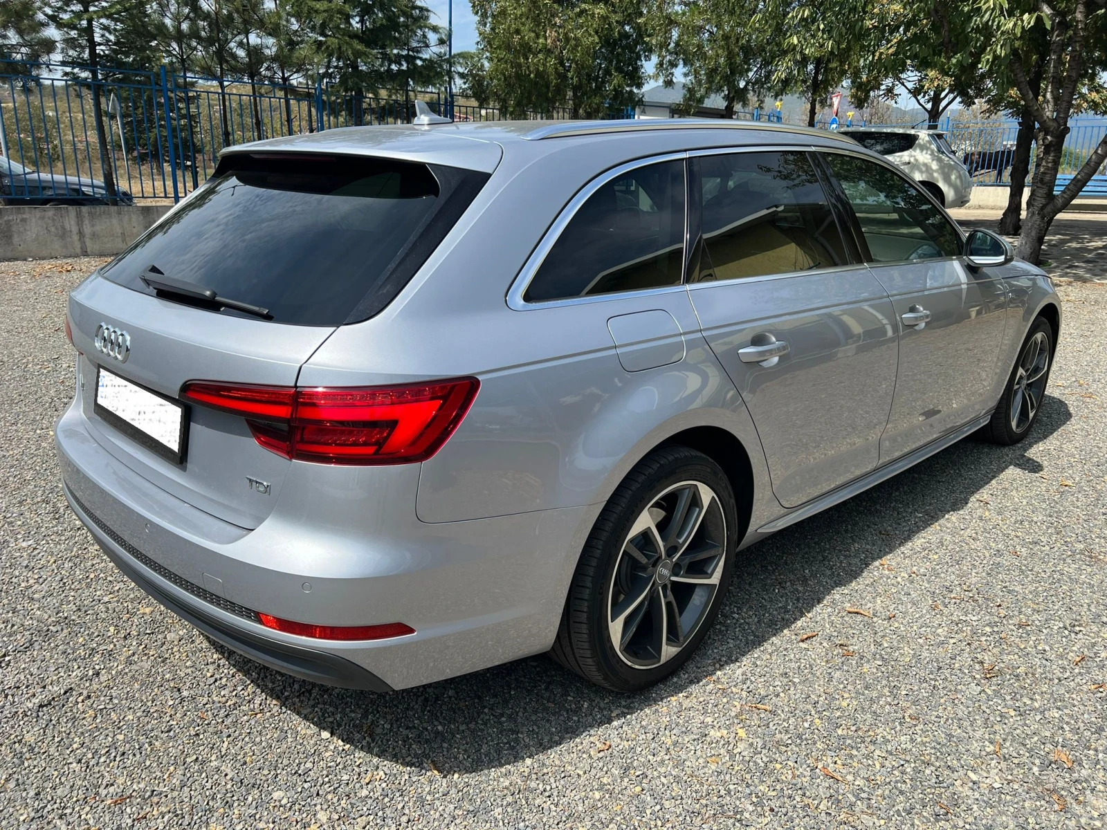 Audi A4 2, 0TDi Digital Matrix  - изображение 7