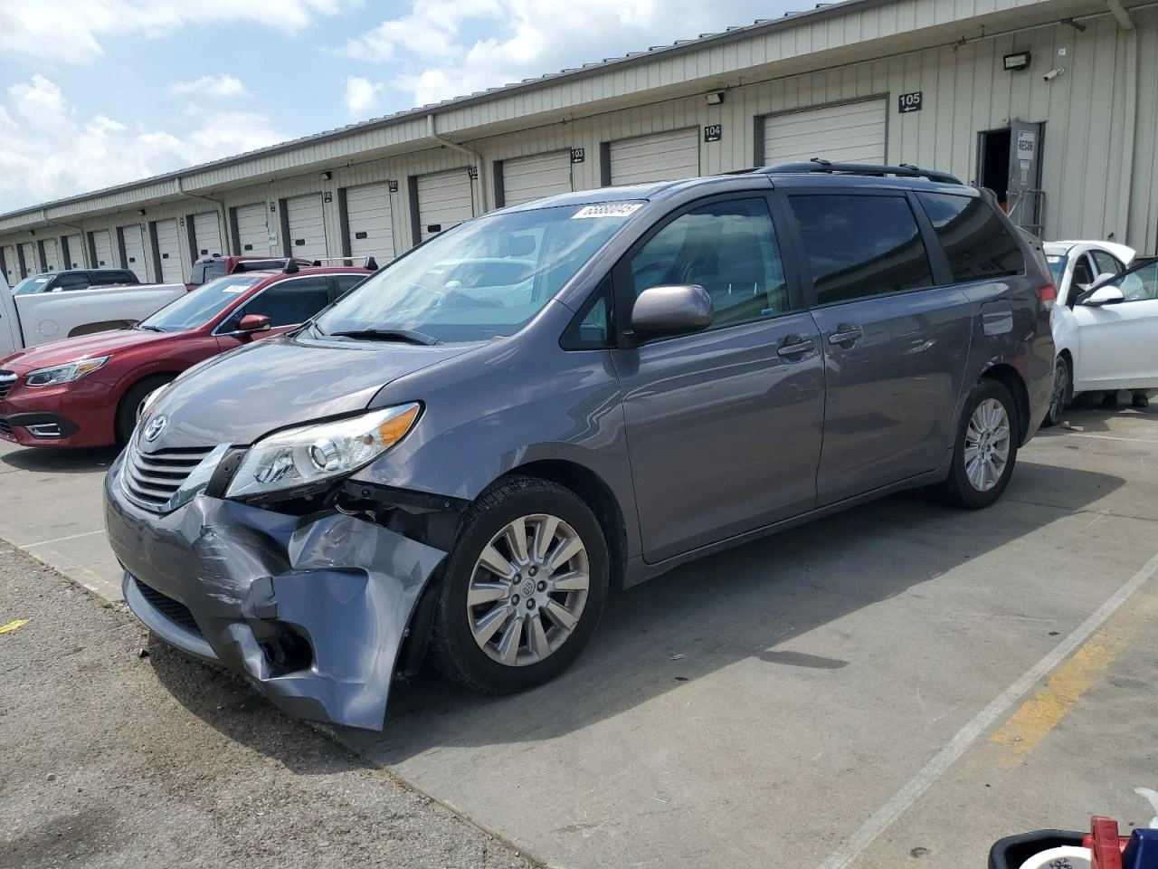 Toyota Sienna XLE 3.5L 4X4 - изображение 2