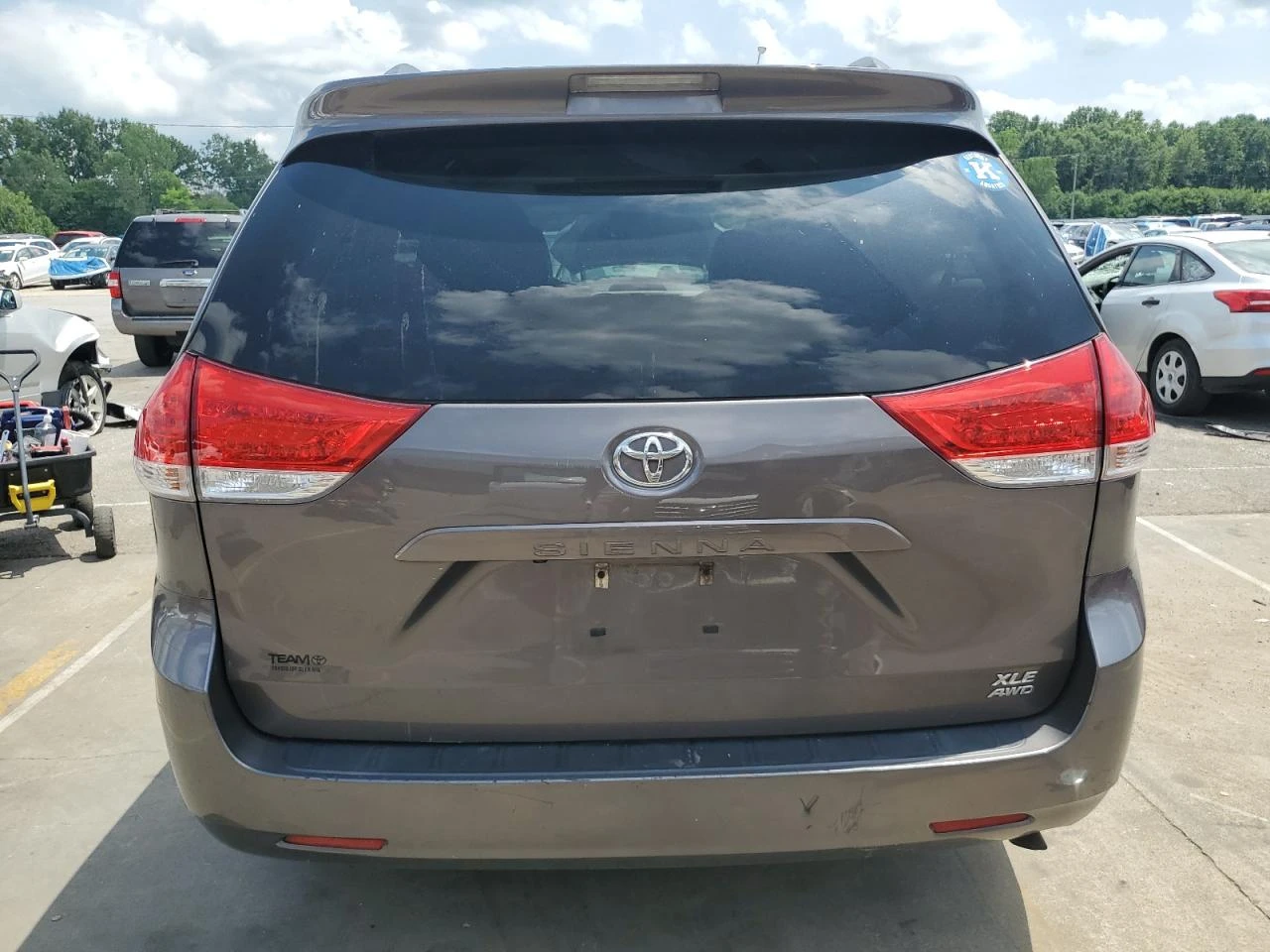 Toyota Sienna XLE 3.5L 4X4 - изображение 6
