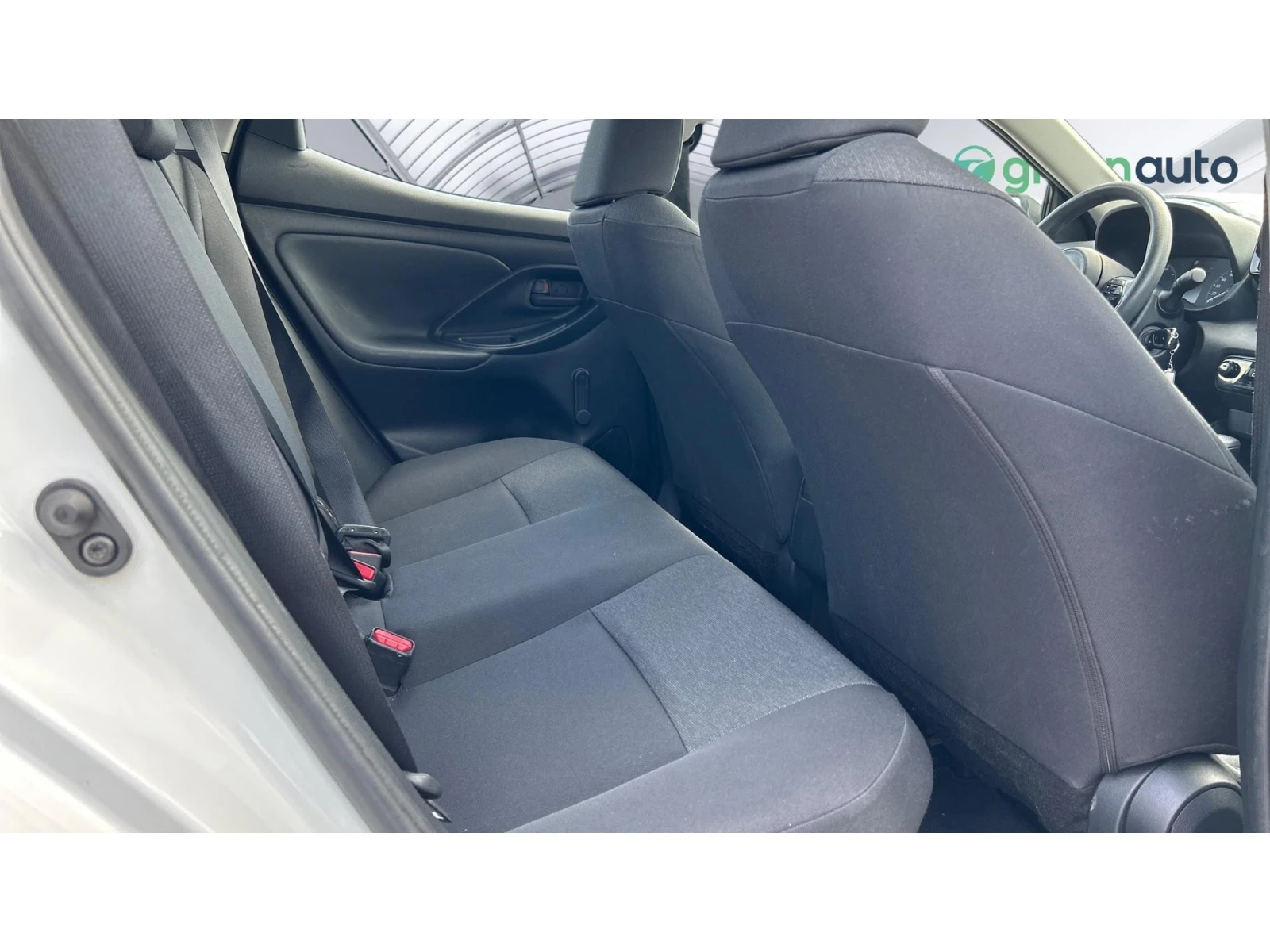 Toyota Yaris 1.5 HSD, Месечна вноска от 355 лв. - изображение 10