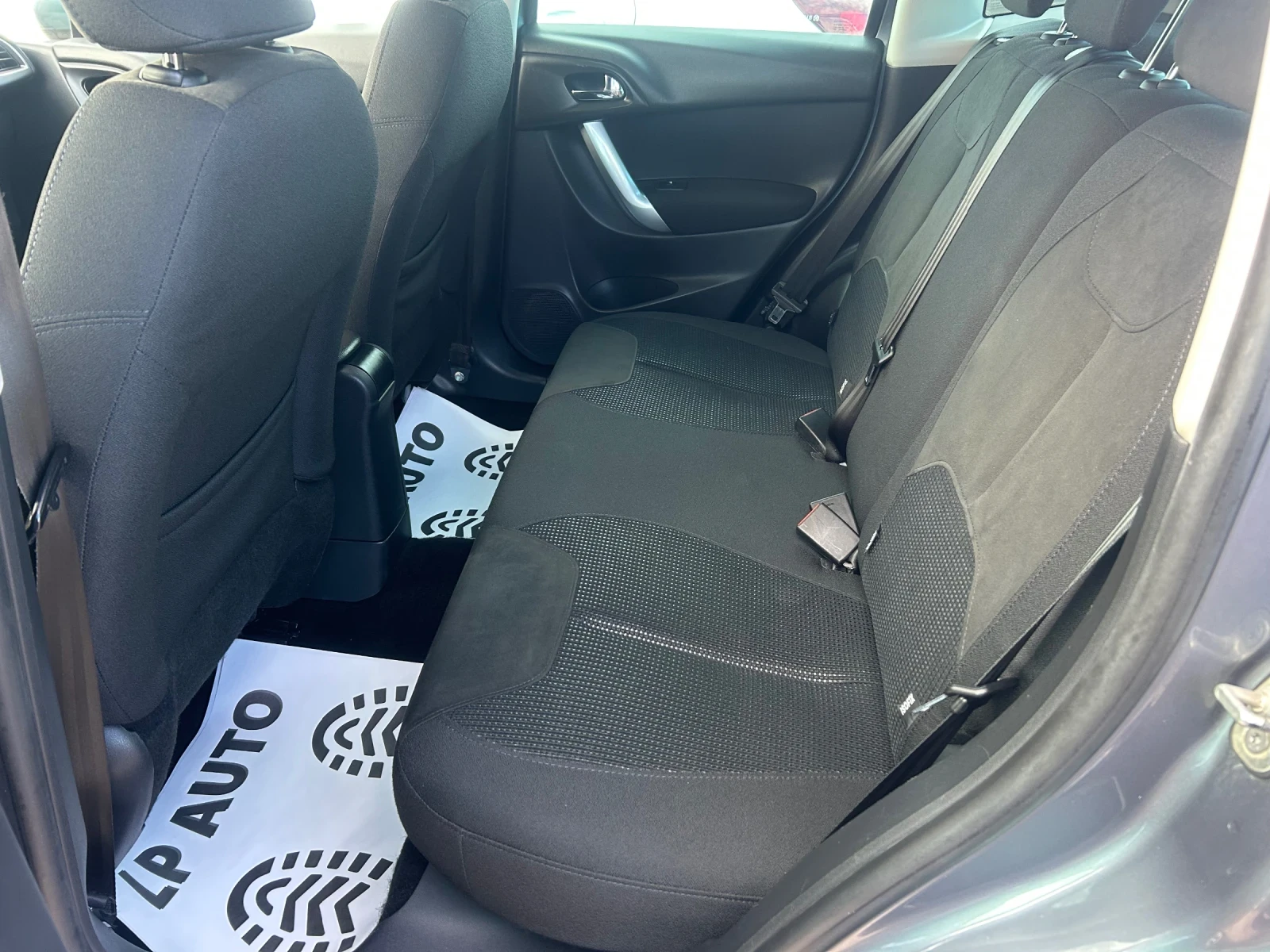 Citroen C3 1.4i* Exclusive*  - изображение 10