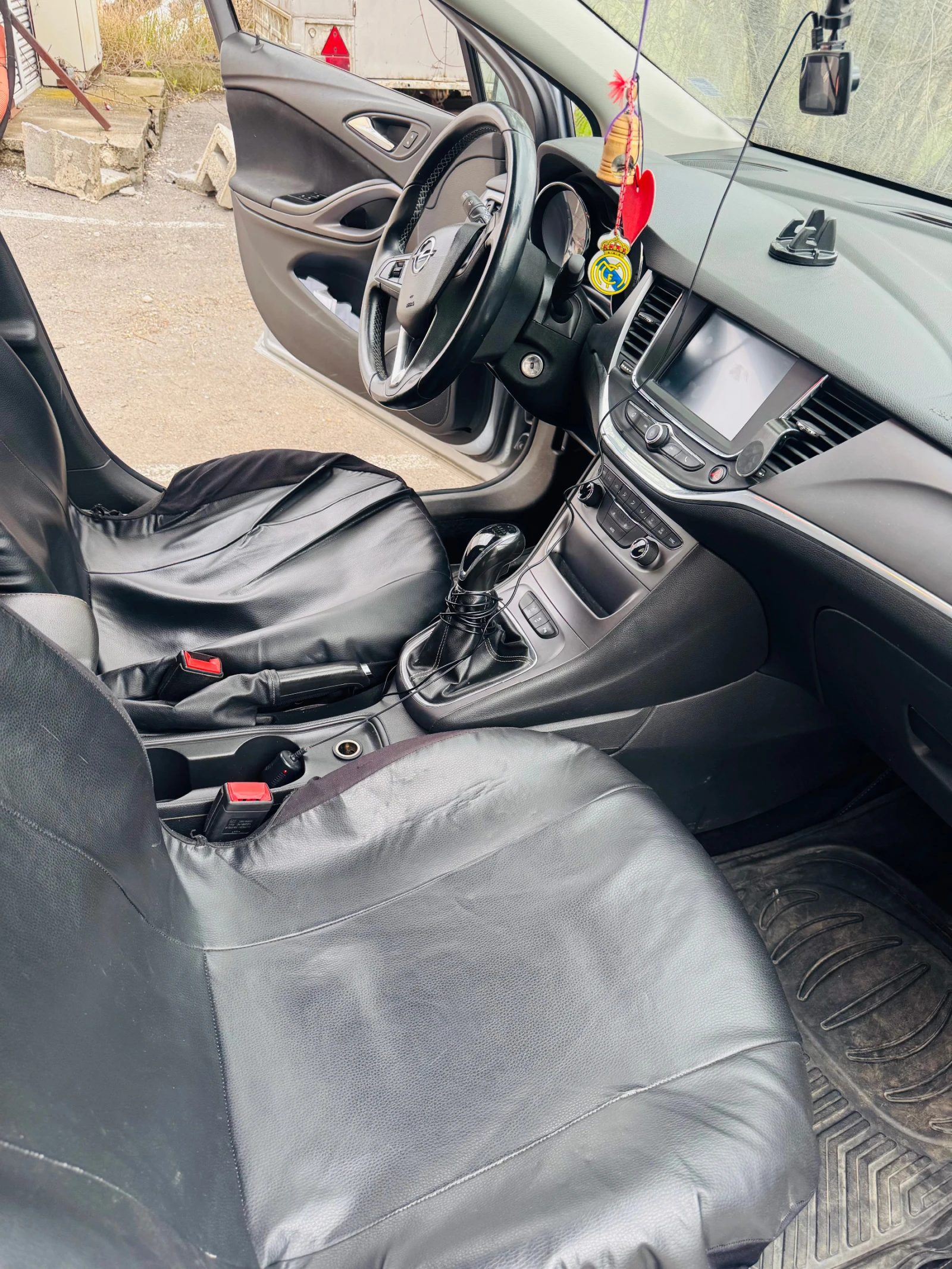 Opel Astra спорт тоурер, снимка 11 - Автомобили и джипове - 54244536