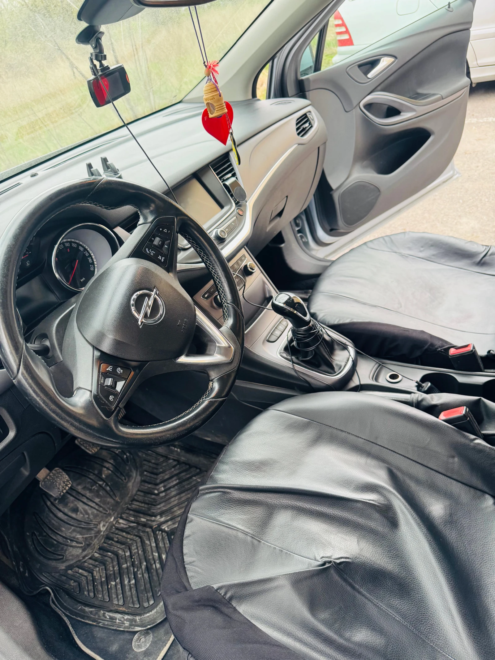 Opel Astra спорт тоурер, снимка 10 - Автомобили и джипове - 54244536