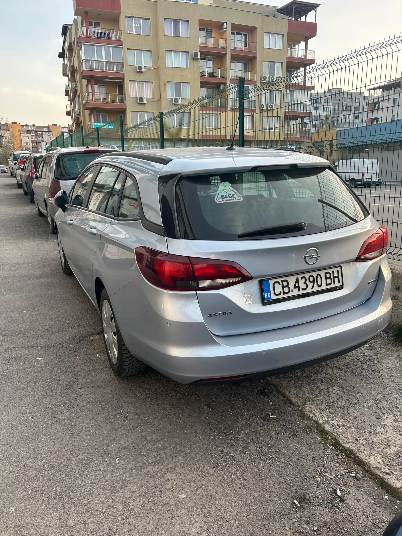 Opel Astra спорт тоурер, снимка 3 - Автомобили и джипове - 54244536