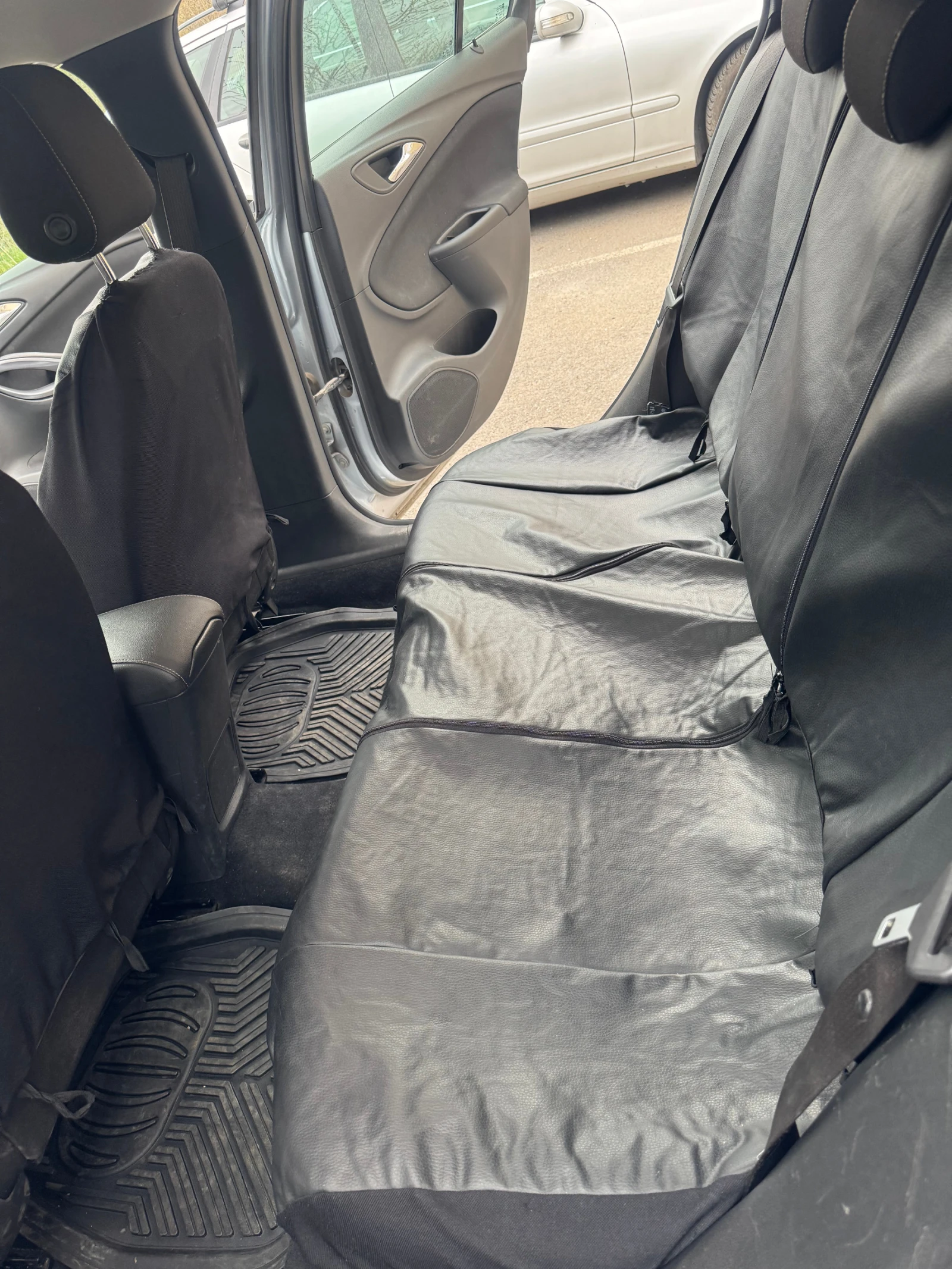 Opel Astra спорт тоурер, снимка 12 - Автомобили и джипове - 54244536