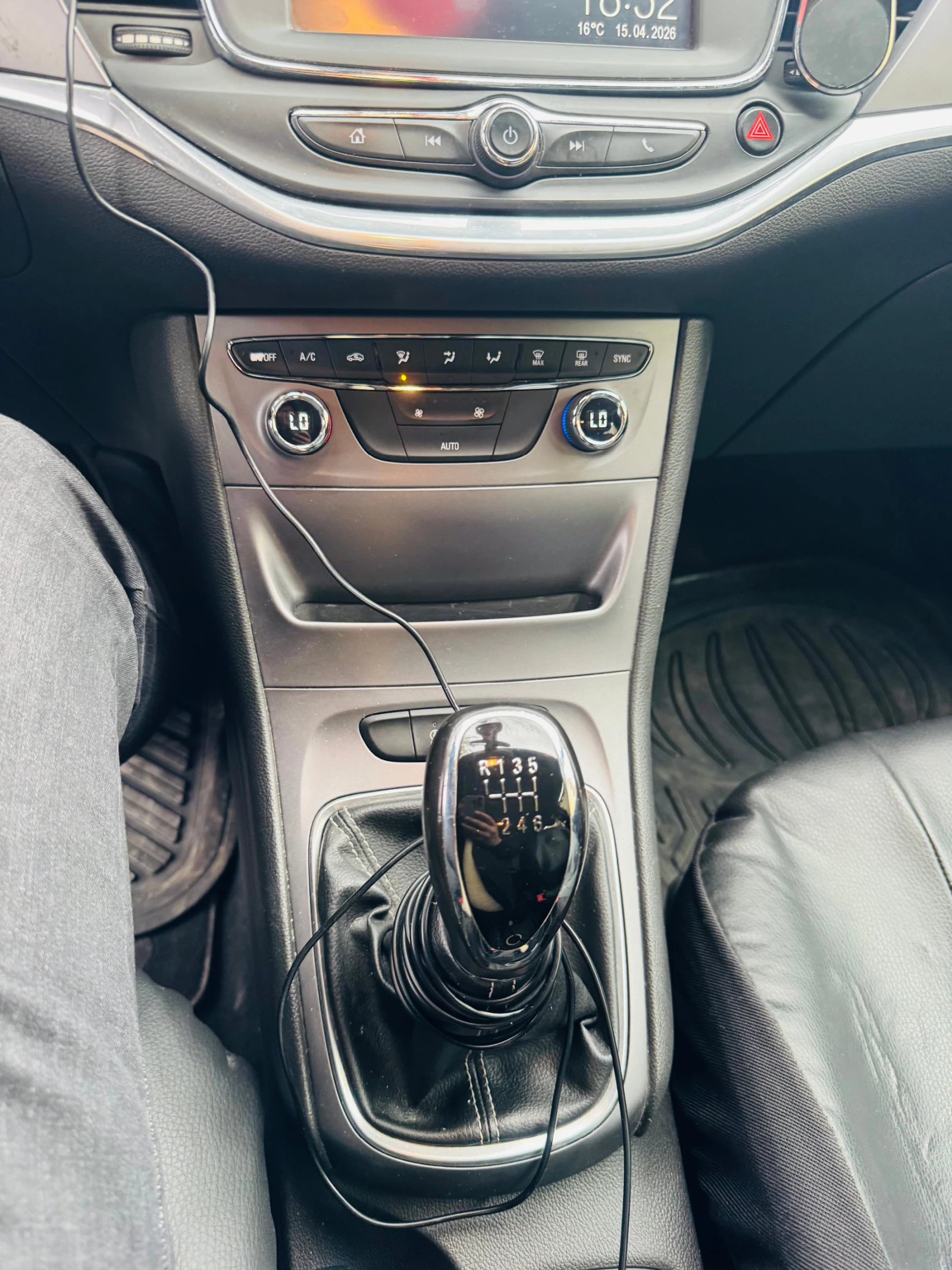 Opel Astra спорт тоурер, снимка 9 - Автомобили и джипове - 54244536