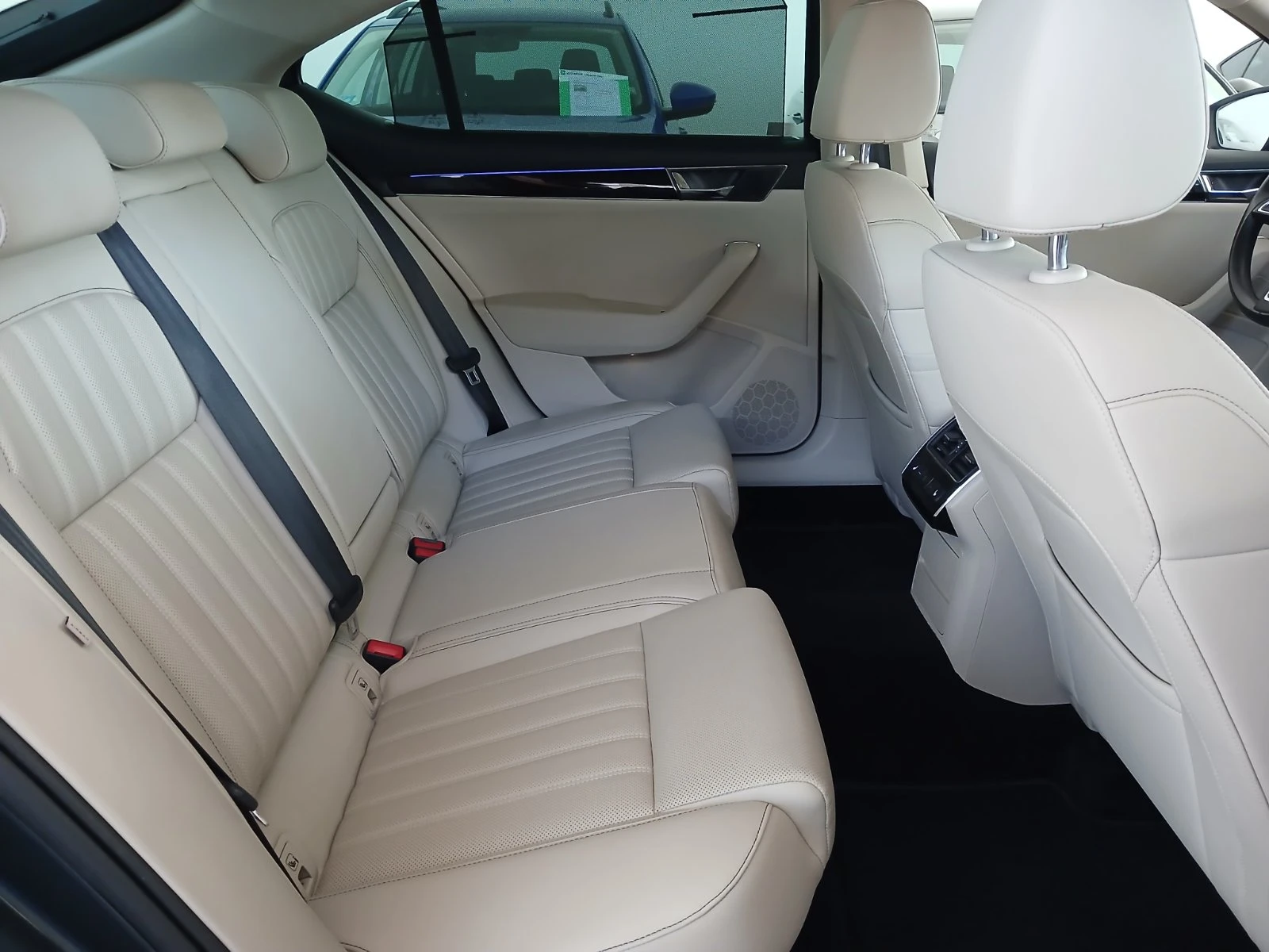 Skoda Superb L&K 2, 0 TDI/190 к.с./4x4, снимка 7 - Автомобили и джипове - 54333729