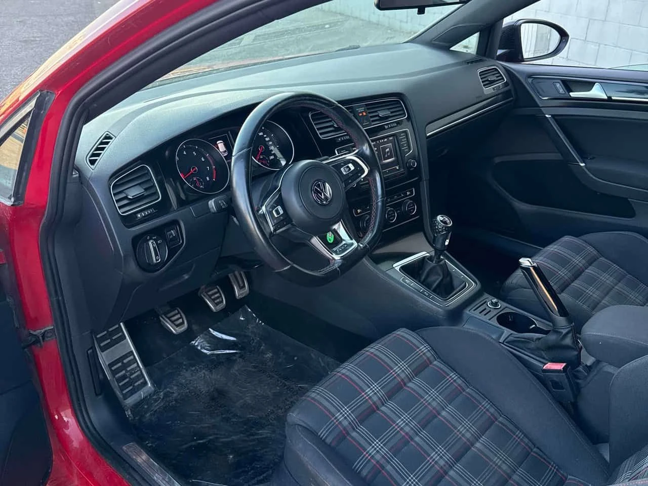 VW Golf GTI* 3dr HB Man * ПОДГРЕВ* KEYLESS* , снимка 5 - Автомобили и джипове - 54486676