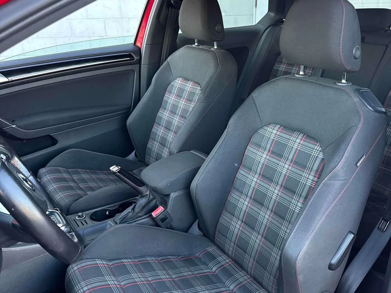 VW Golf GTI* 3dr HB Man * ПОДГРЕВ* KEYLESS* , снимка 11 - Автомобили и джипове - 54486676