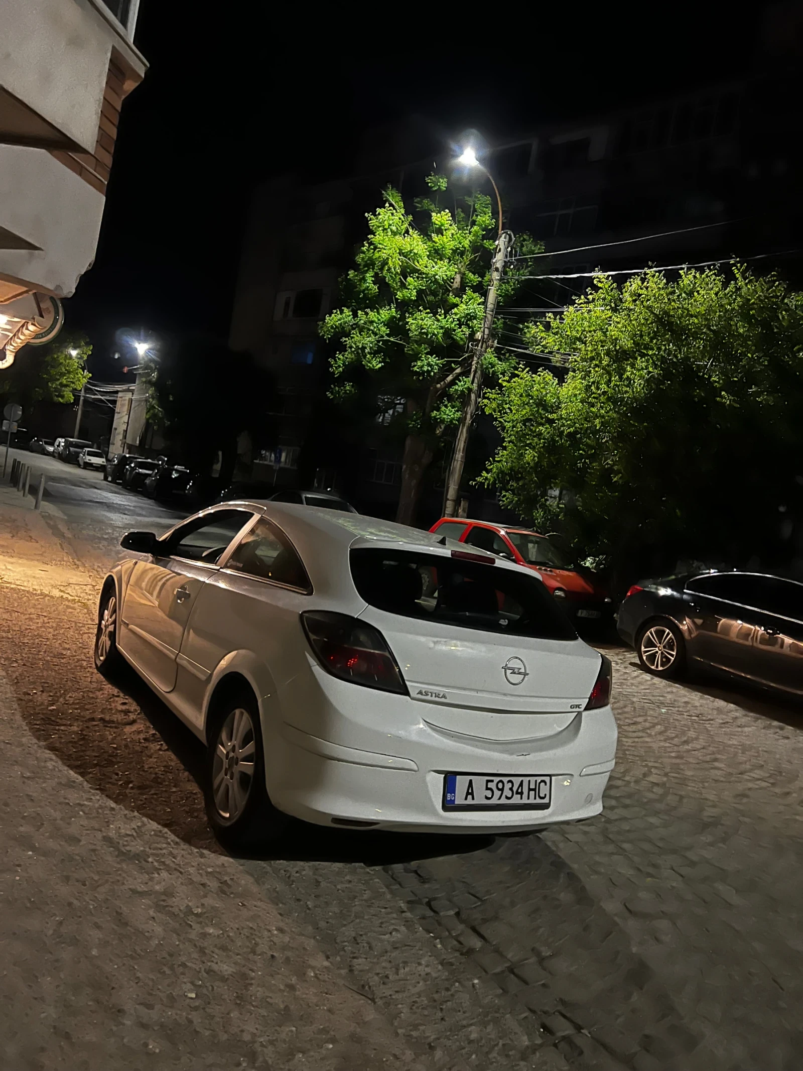 Opel Astra GTC 1.7 , снимка 2 - Автомобили и джипове - 54783929