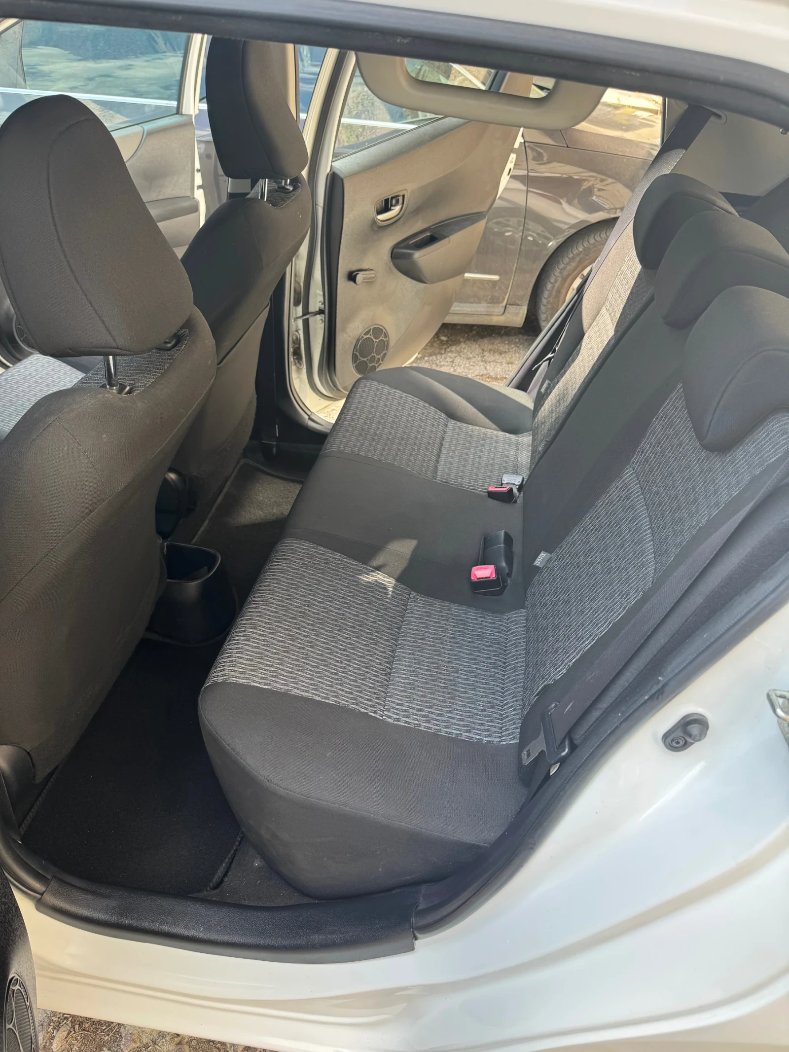 Toyota Yaris 1.4 D-4D 90kc, снимка 12 - Автомобили и джипове - 54817564