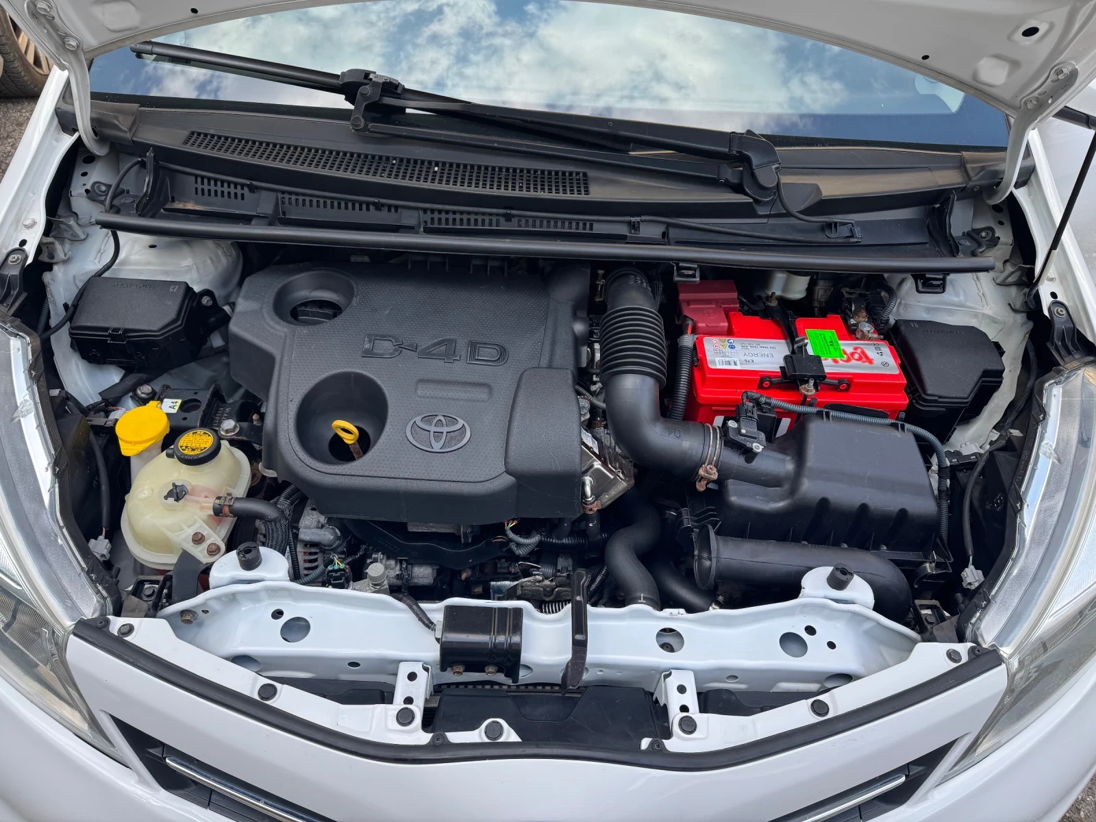 Toyota Yaris 1.4 D-4D 90kc, снимка 14 - Автомобили и джипове - 54817564