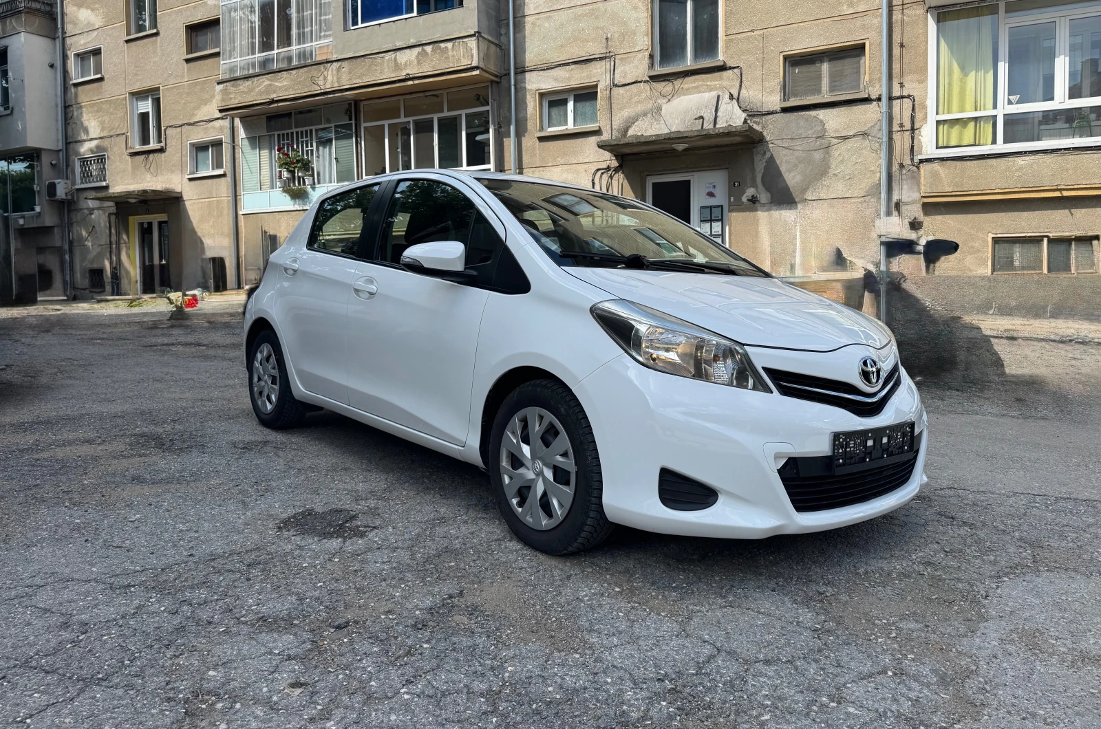 Toyota Yaris 1.4 D-4D 90kc, снимка 6 - Автомобили и джипове - 54817564