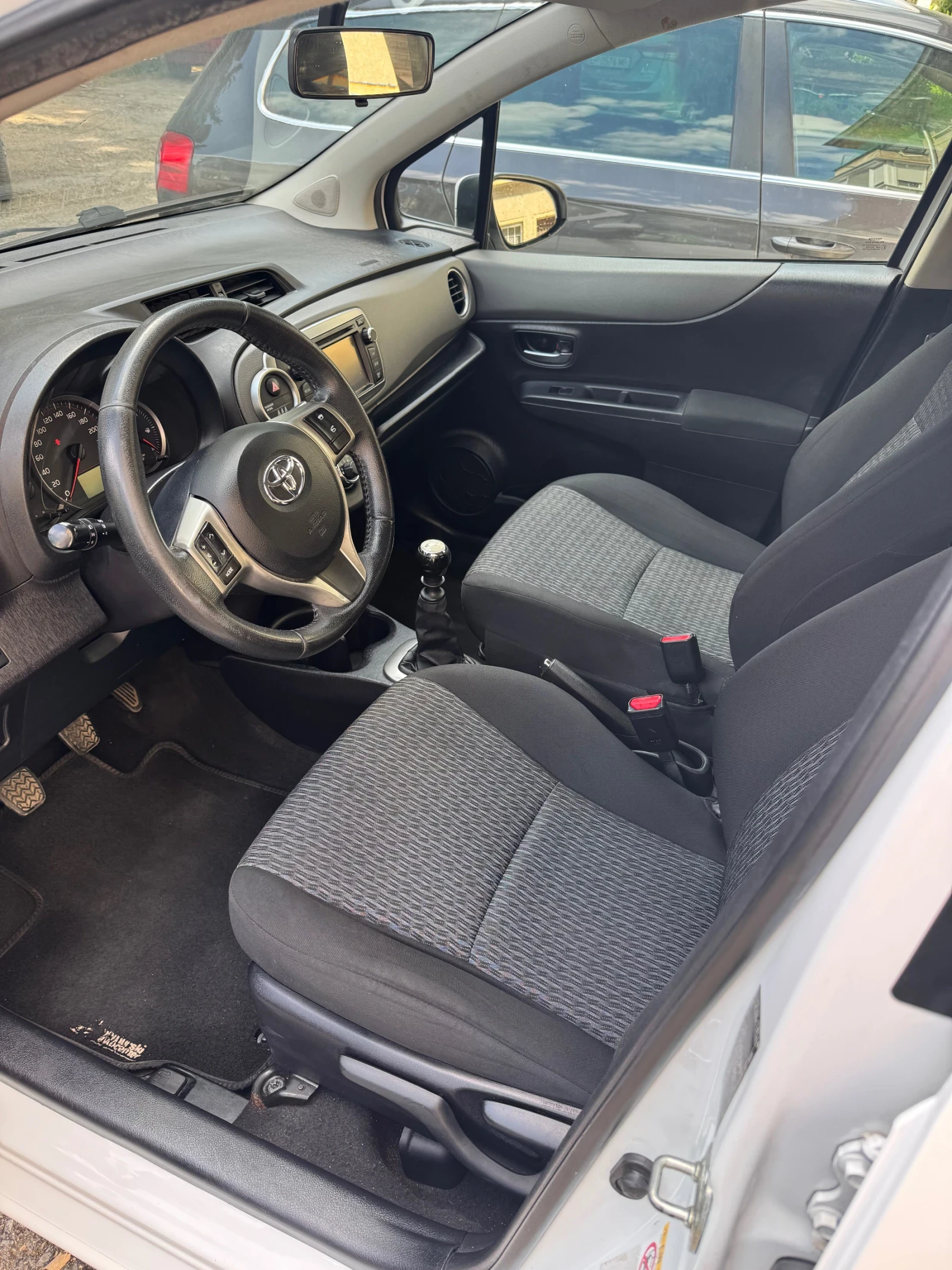 Toyota Yaris 1.4 D-4D 90kc, снимка 8 - Автомобили и джипове - 54817564