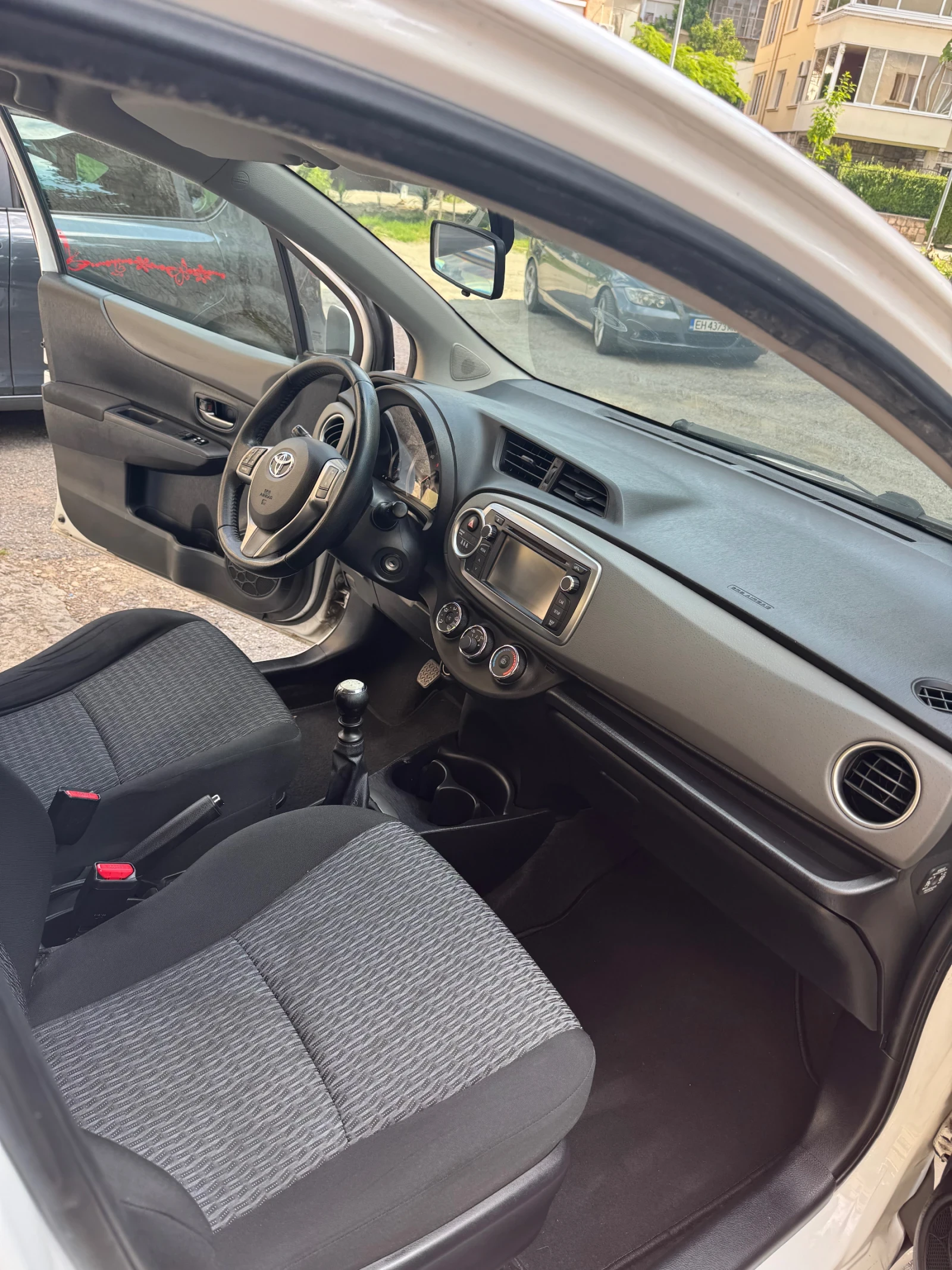 Toyota Yaris 1.4 D-4D 90kc, снимка 10 - Автомобили и джипове - 54817564