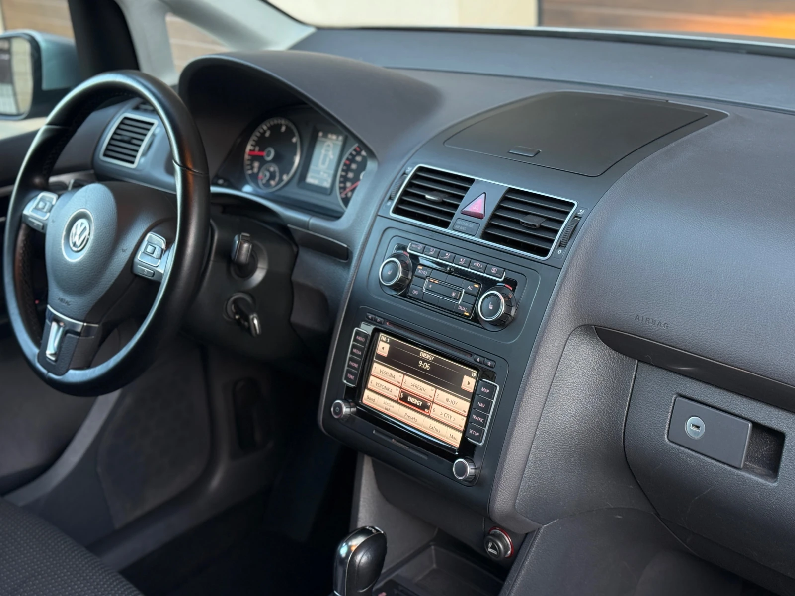 VW Touran * DSG* НОВ СЪЕДИНИТЕЛ КОМПЛЕКТ* РЕАЛНИ КИЛОМЕТРИ* , снимка 9 - Автомобили и джипове - 55903056