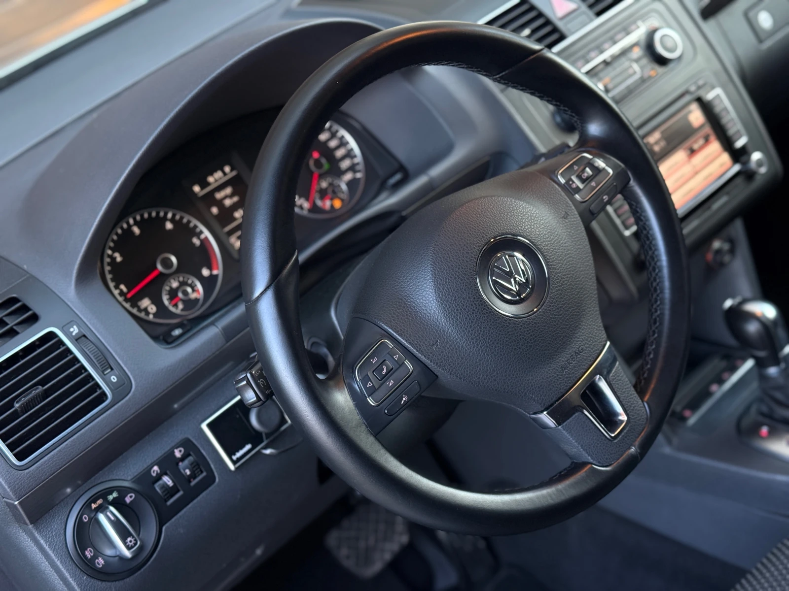 VW Touran * DSG* НОВ СЪЕДИНИТЕЛ КОМПЛЕКТ* РЕАЛНИ КИЛОМЕТРИ* , снимка 6 - Автомобили и джипове - 55903056
